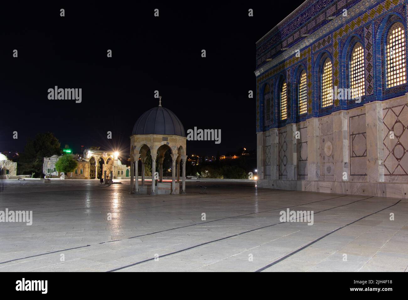 Courtyard of Masjid al-Aqsa at night time. The Dome of The Rock Stock Photo
