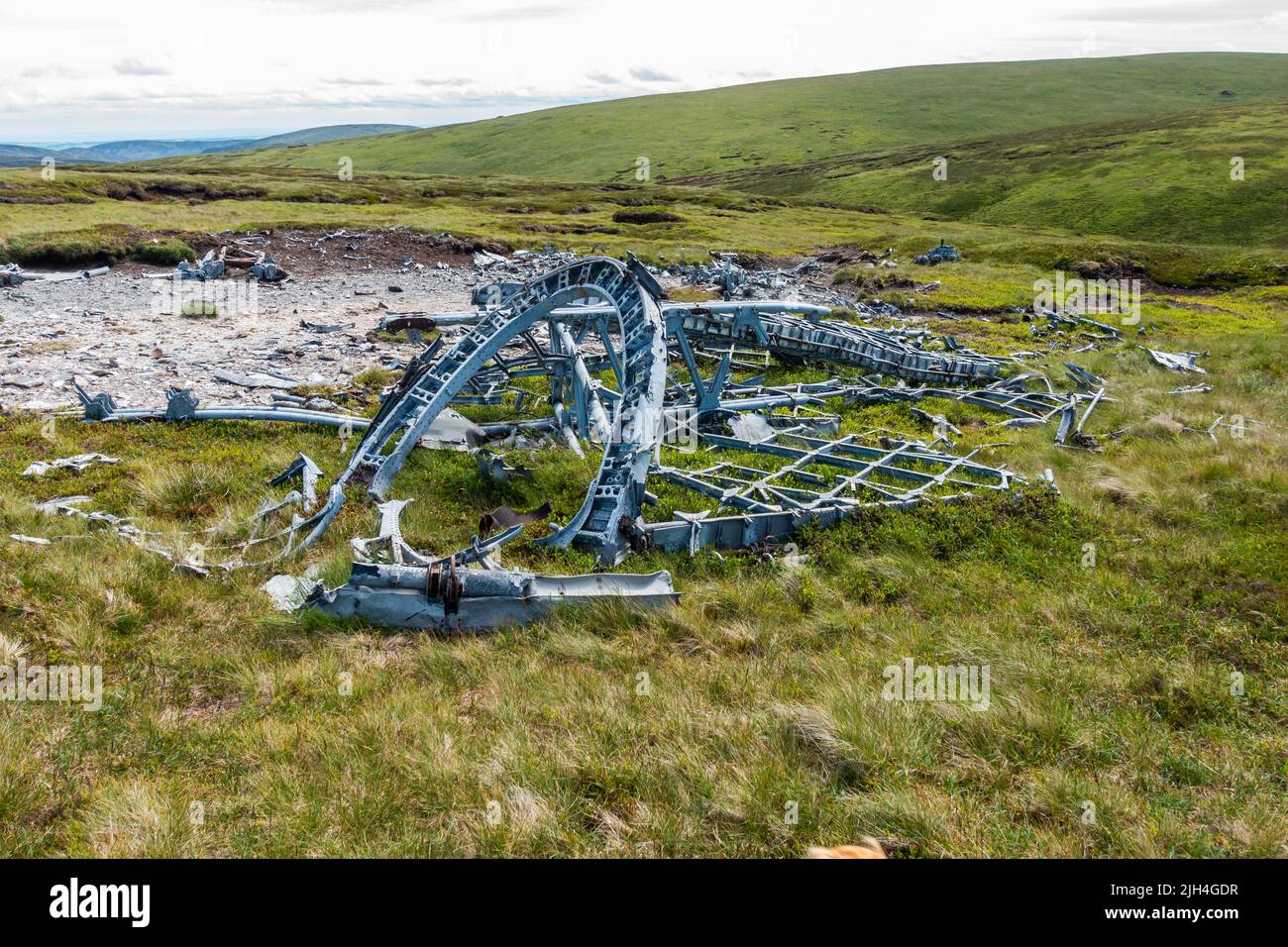 Vickers Wellington bomber wreckage that crashed in 1942 on the hill near Ben Tirran in Glen Clova, Angus, Scotland, with the geodetic airframe visible Stock Photo