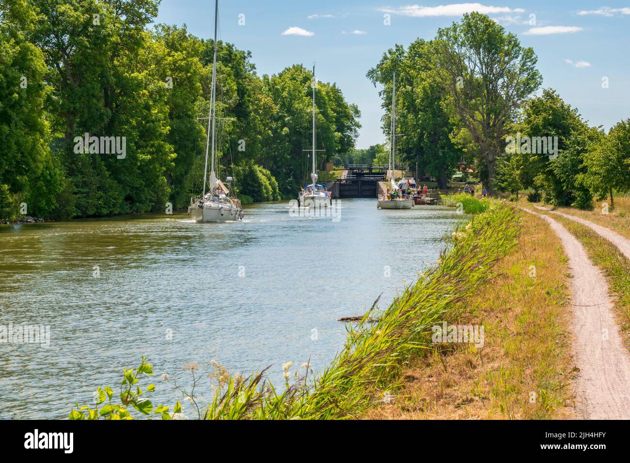 Lush canal hi-res stock photography and images - Alamy