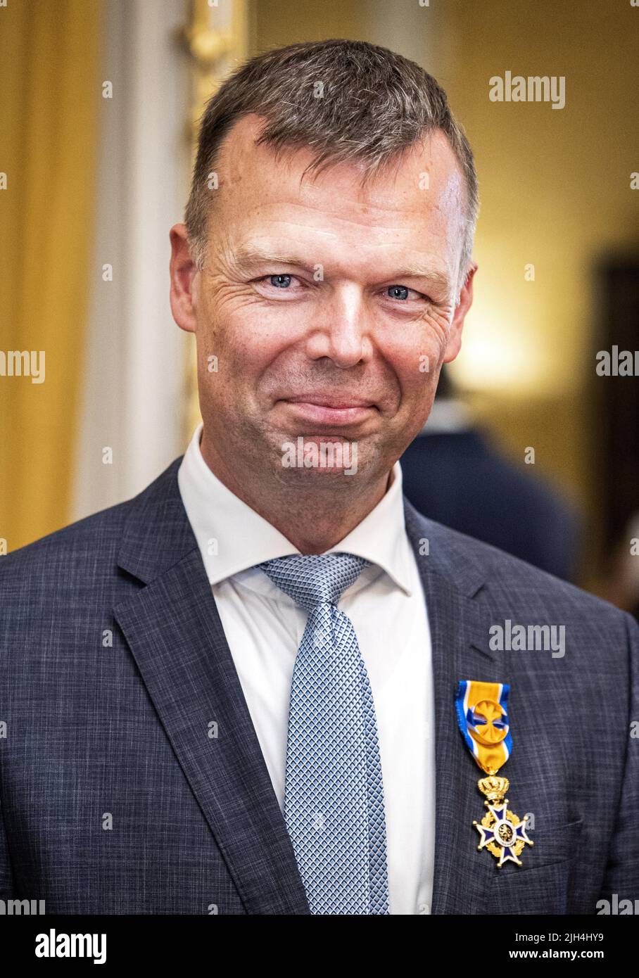 The Hague, Netherlands. 15th July, 2022. 2022-07-15 09:31:52 THE HAGUE - Minister of Foreign Affairs Wopke Hoekstra presents a royal decoration to Alexander Hug for his role in the repatriation of the victims of flight MH17. He was the Deputy Head of the Monitoring Mission in Ukraine on behalf of the Organization for Security and Cooperation in Europe (OSCE) from 2014 to 2018. ANP RAMON VAN FLYMEN netherlands out - belgium out Credit: ANP/Alamy Live News Stock Photo