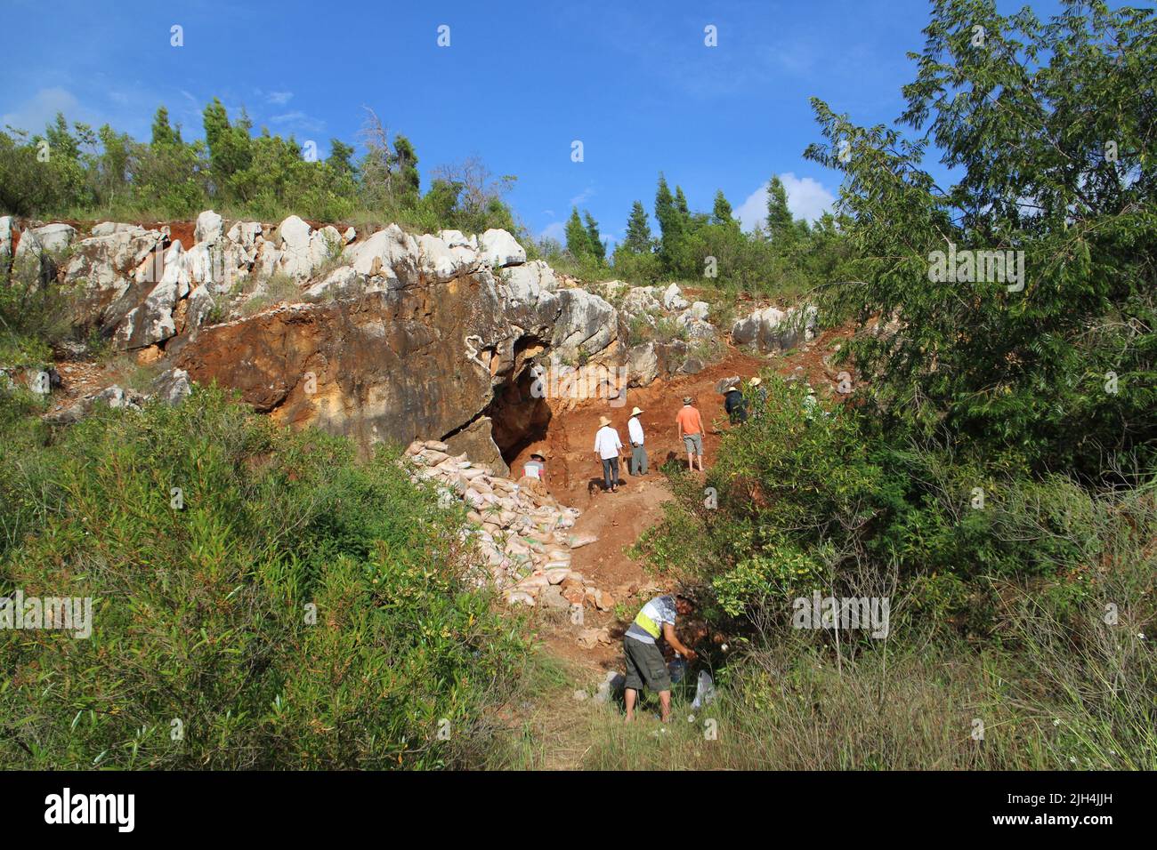 (220715) -- KUNMING, July 15, 2022 (Xinhua) -- Undated photo provided by Yunnan Institute of Cultural Relics and Archaeology shows a cave where the remains of the 'Mengzi Ren (MZR)' are unearthed, in Mengzi, southwest China's Yunnan Province. Scientists have unveiled a Late Pleistocene human genome from southwest China. Their findings were published online in the journal Current Biology on Thursday night. The scientists conducted the genome sequencing of the 14,000-year-old human remains of the 'Mengzi Ren (MZR),' which were unearthed in 1989 in a cave in Mengzi, Yunnan Province. More than 3 Stock Photo