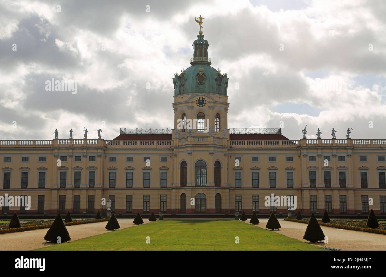 View back schloss castle hi-res stock photography and images - Alamy