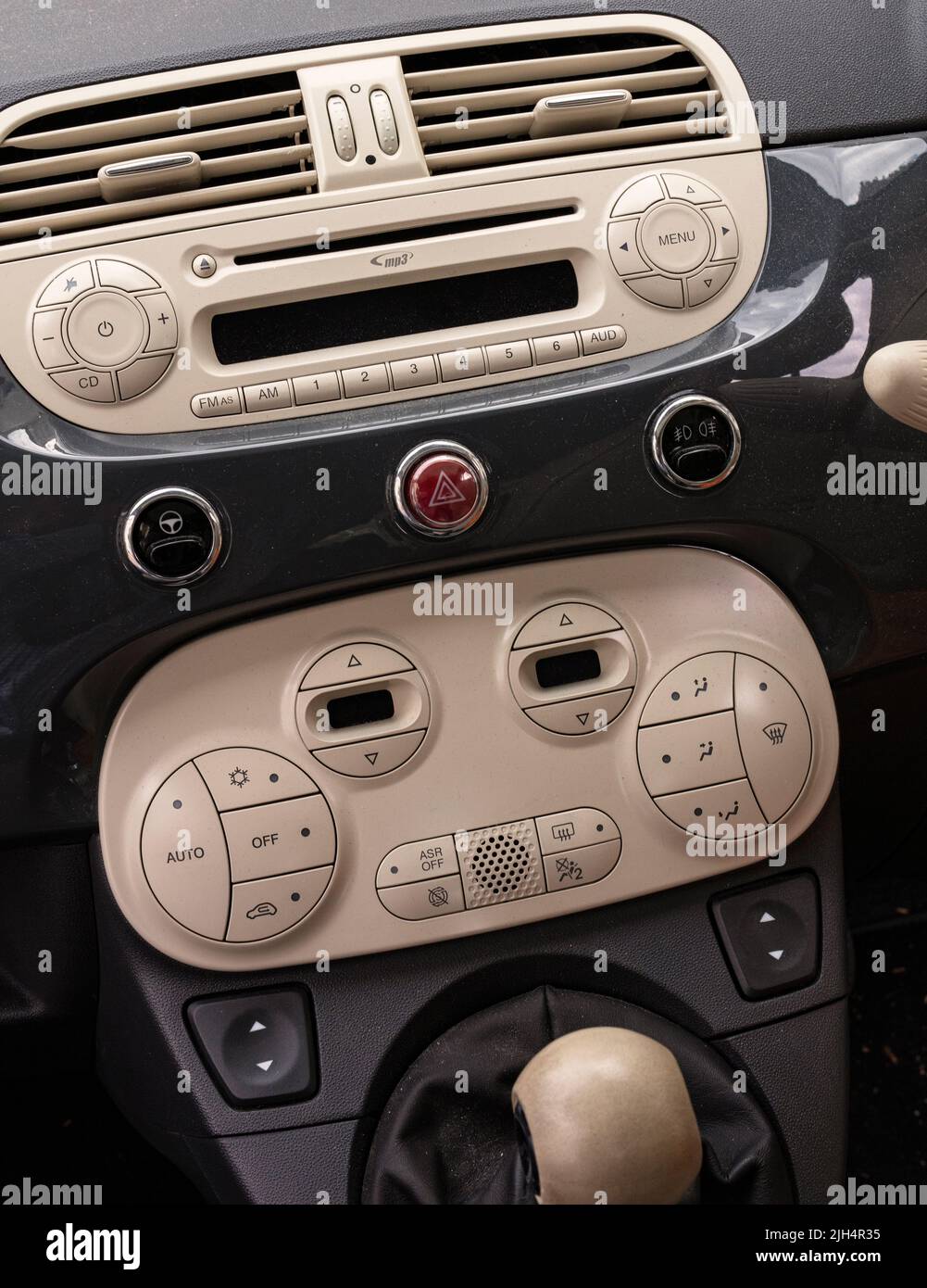 Fiat 500 dashboard hi-res stock photography and images - Alamy