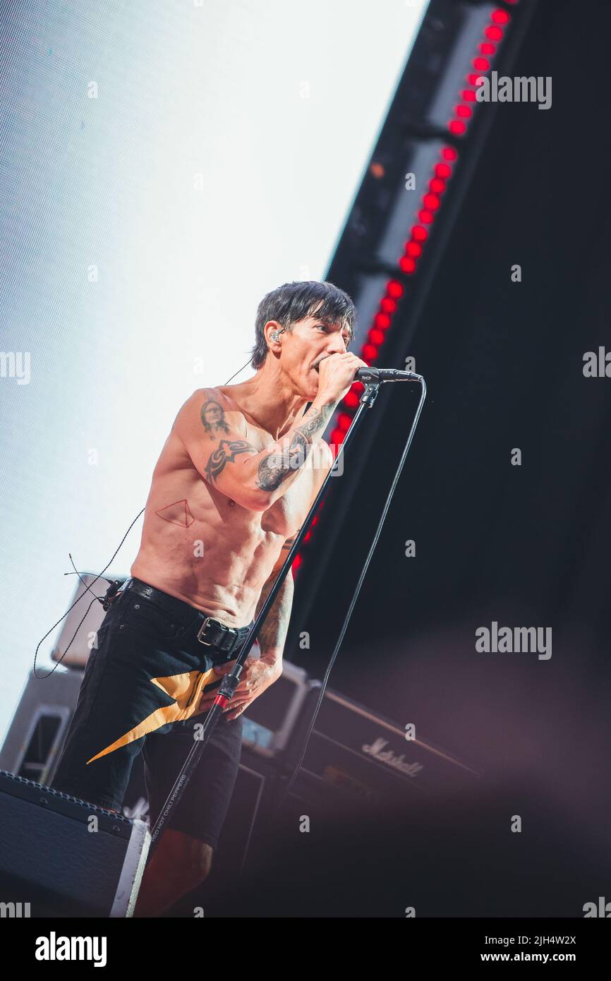 Flea red hot chili peppers hi-res stock photography and images - Alamy