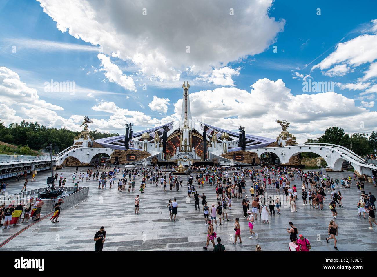 Boom, Belgium. 15th July, 2022. Illustration picture shows the mainstage during the first day of the Tomorrowland electronic music festival, Friday 15 July 2022, in Boom. The 16th edition of the festival takes place on three weekends at the 'De Schorre' terrain in Boom, from 15 to 17 July, from 22 to 24 July 2022 and from 29 to 31 July. The festival had to be postponed for two years in the ongoing corona virus pandemic. BELGA PHOTO JONAS ROOSENS Credit: Belga News Agency/Alamy Live News Stock Photo