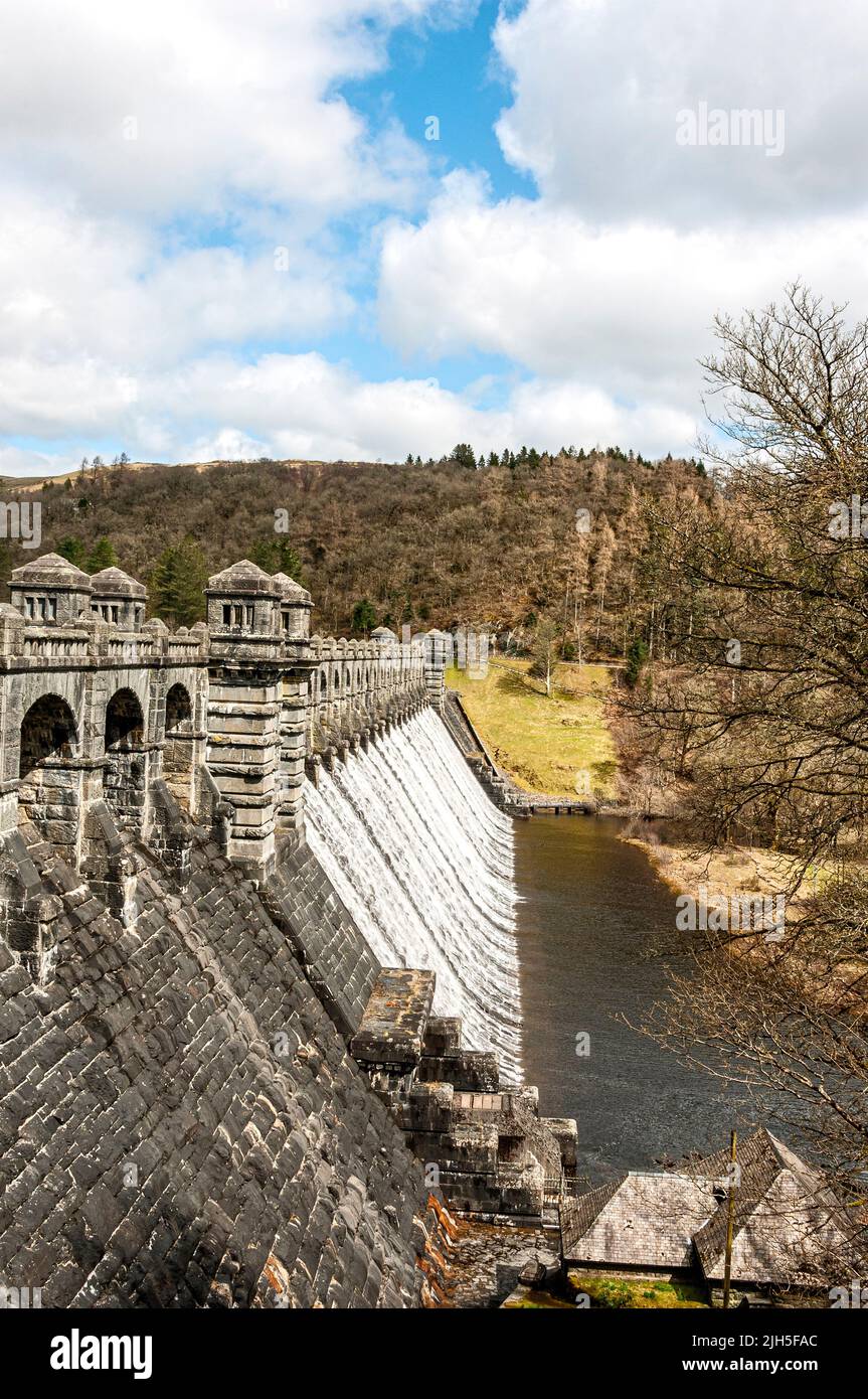 The overflow over the first masonry dam in Britain, built between 1881 and 1890 has a wide carriageway across the top and four towers at each end Stock Photo