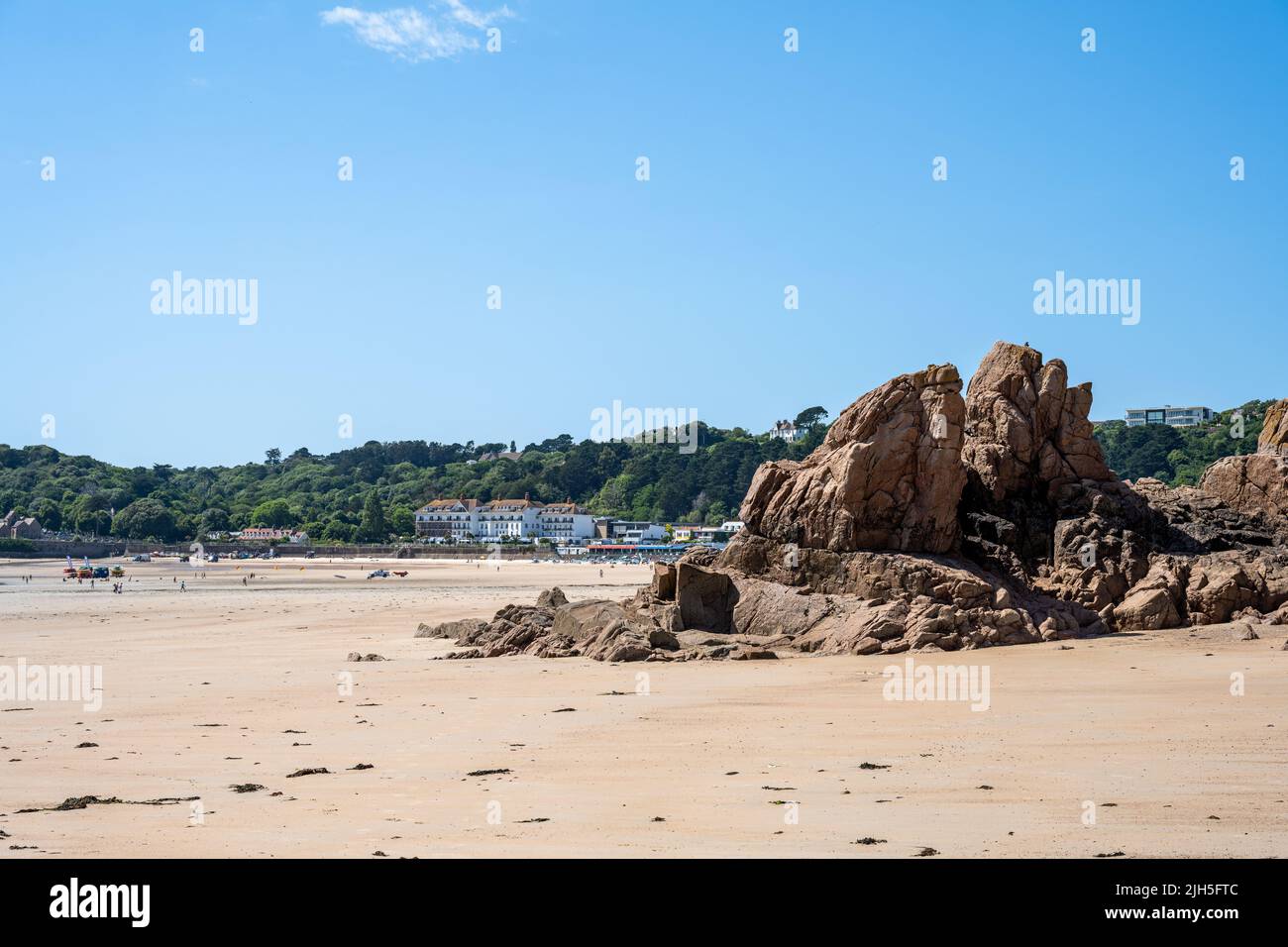 The beach and coastline of St Brelade's Bay, St Brelade in the south-west of the British Crown Dependency of Jersey, Channel Islands, British Isles. Stock Photo