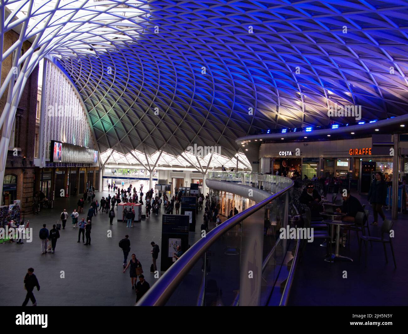 Travellers, Kings Cross railway station Stock Photo Alamy