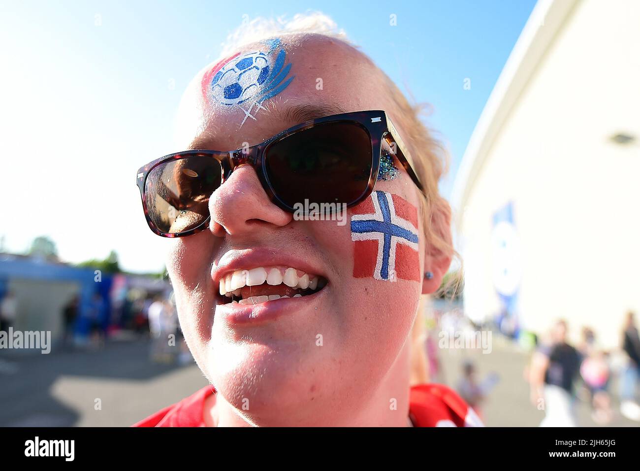 Brighton, UK. 15th July, 2022. A Norway fan shows off her face paint outside the ground. UEFA Women's Euro England 2022, group A match, Austria women v Norway women at the Falmer Stadium in Brighton & Hove in Sussex on Friday 15th July 2022. this image may only be used for Editorial purposes. Editorial use only, license required for commercial use. No use in betting, games or a single club/league/player publications. pic by Steffan Bowen/Andrew Orchard sports photography/Alamy Live news Credit: Andrew Orchard sports photography/Alamy Live News Credit: Andrew Orchard sports photography/Alamy Li Stock Photo