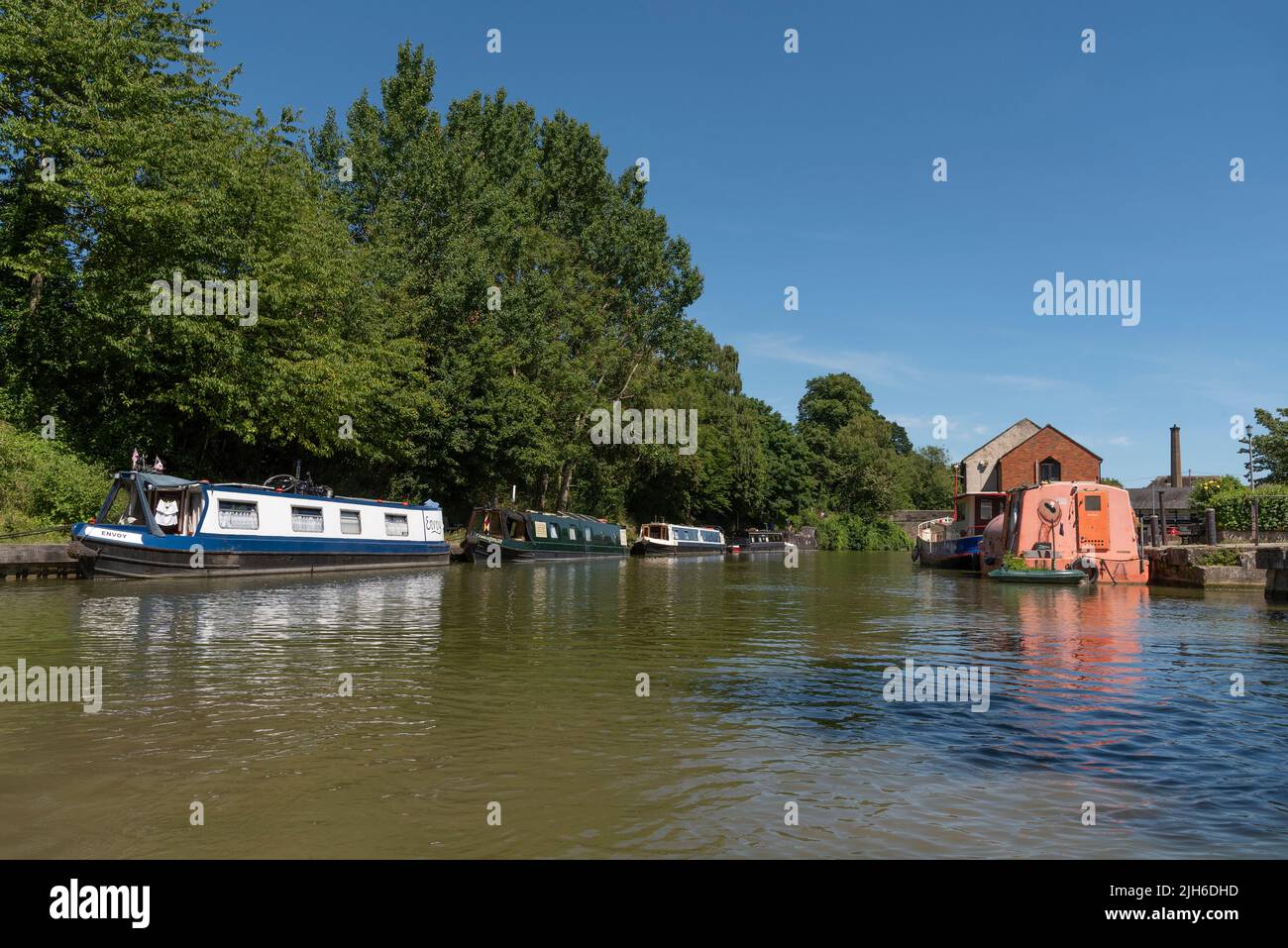 Devizes, Wiltshire, England, UK. 2022. Midstream and turning point ...