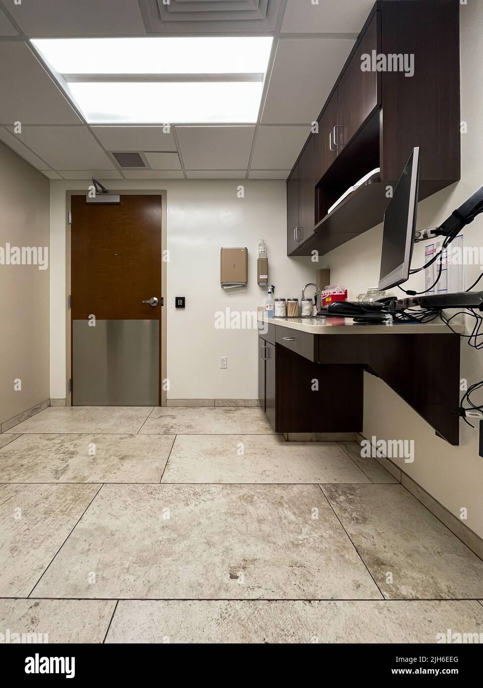 Empty veterinarian's office ready for new patient Stock Photo