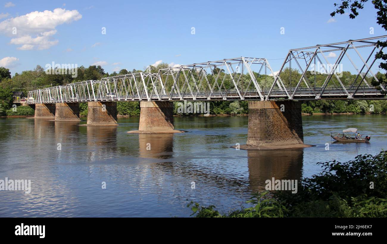 Washington Crossing Bridge, built in 1904, over the Delaware River, view from PA to NJ, Washington Crossing, PA, USA Stock Photo