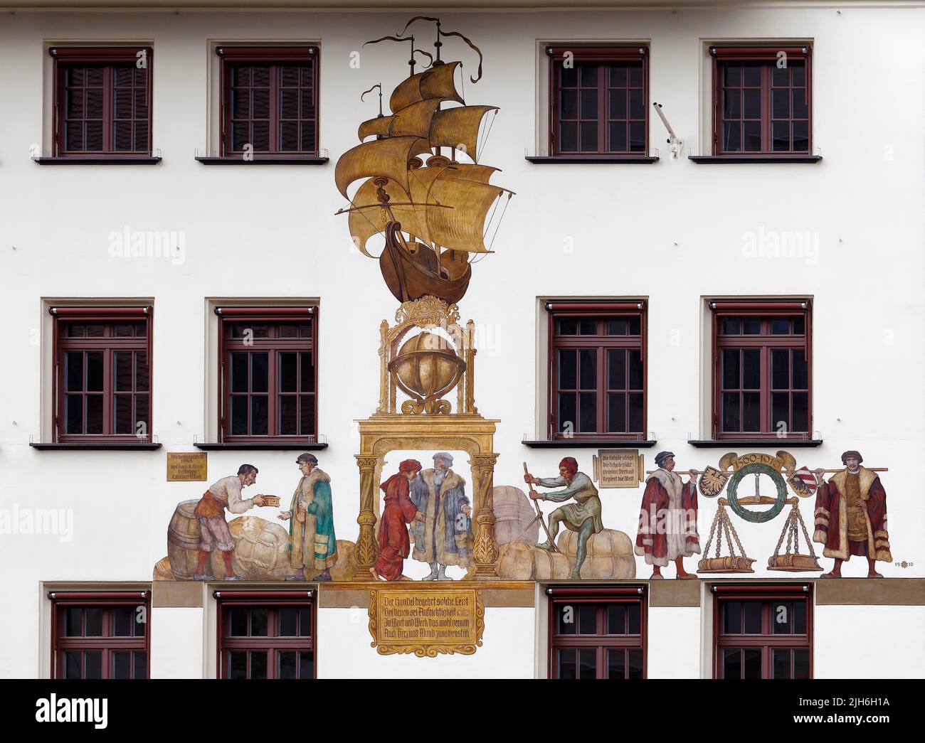 Wall fresco from 1910, restored 1950, with panels Die Schale steigt, die Schale faellt, Gewinn Verlust regiert die Welt und Der Handel begehrt solche Stock Photo