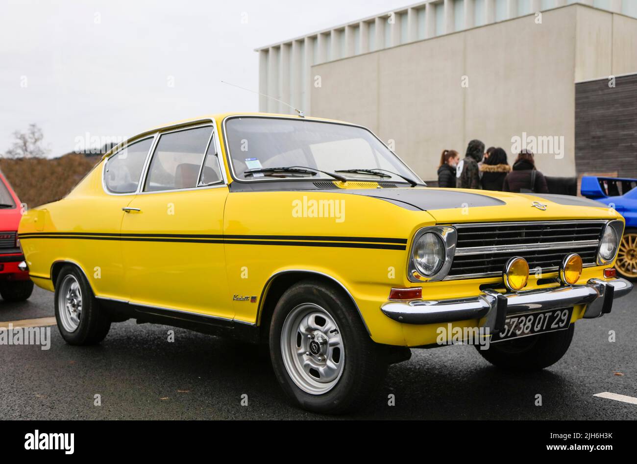 altes gelbes Auto, Opel Kadett Stock Photo