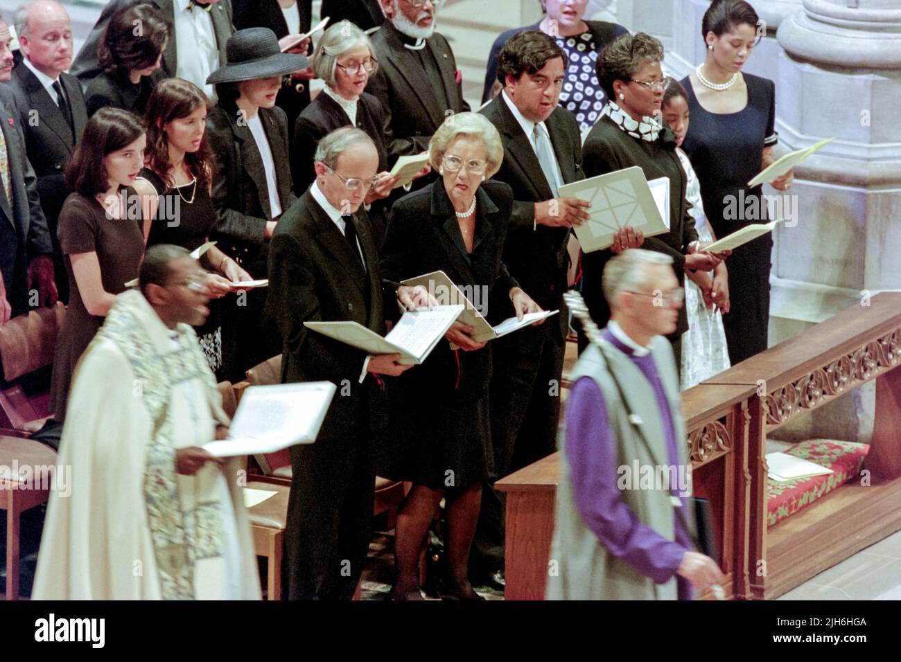 British Ambassador to the U.S. Sir John Kerr, center, joins in singing Hymn 608 during a memorial and prayer service to Diana, the Princess of Wales, on the occasion of her death at the Washington National Cathedral, September 6, 1997, in Washington, D.C. Standing next to Kerr are Chairwoman of the Washington Post Katharine Graham and U.S. ambassador to the United Nations Bill Richardson. Stock Photo