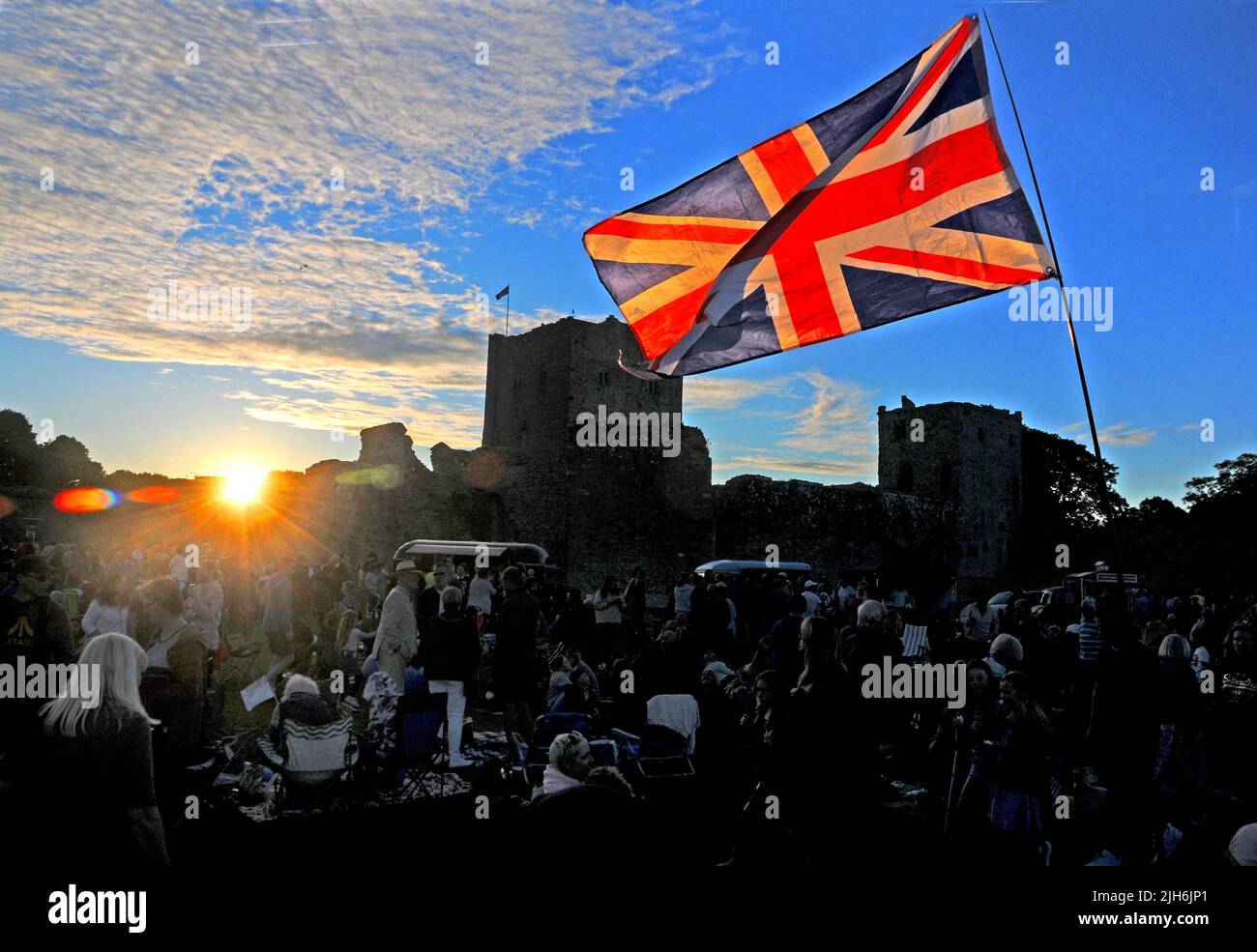 PLATINUM JUBILEE BEACON LIGHTING PORTCHESTER CASTLE, PORTCHESTER PIC MIKE WALKER 2022 Stock