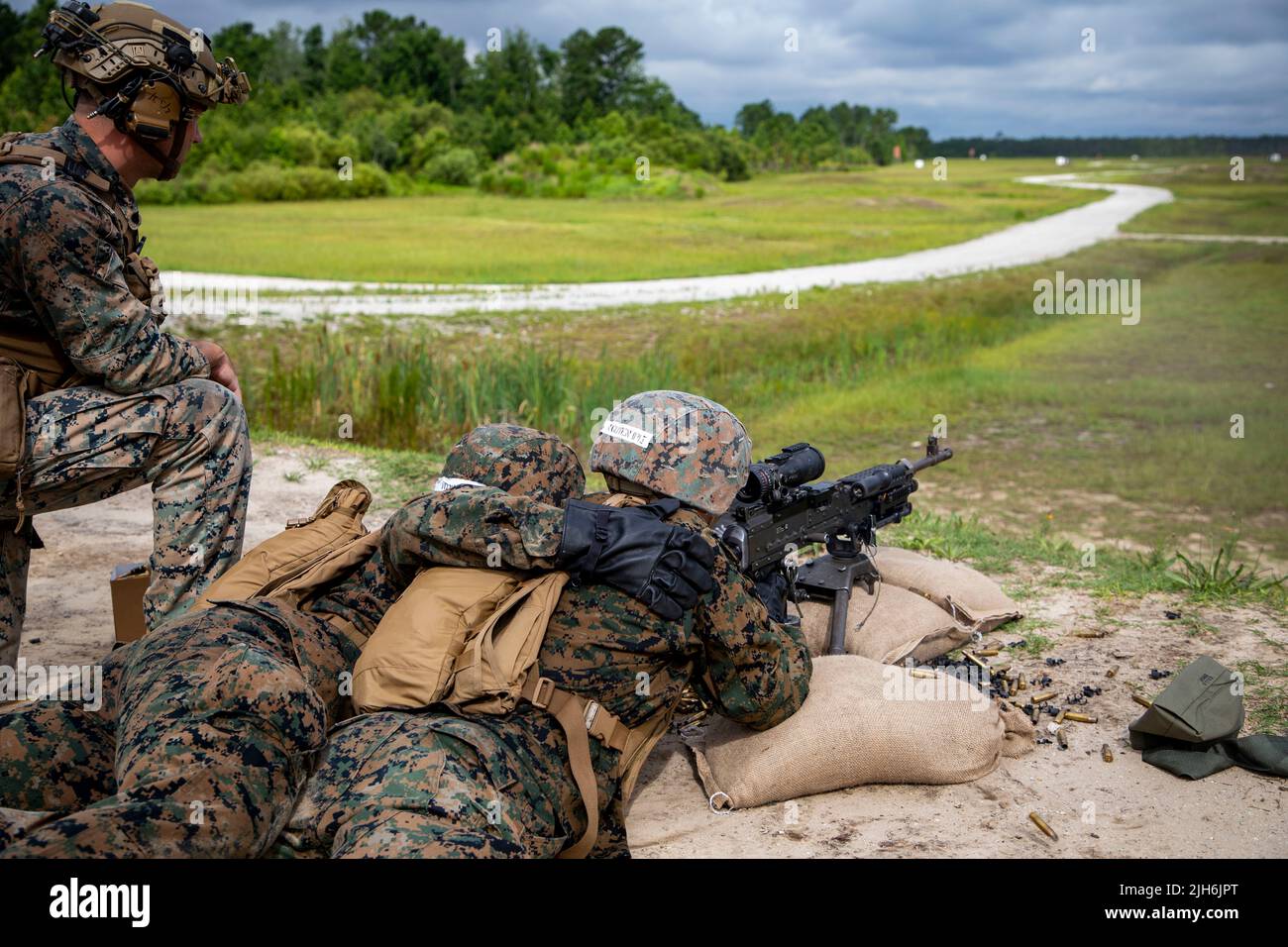 U.S. Marines with II Marine Expeditionary Force (II MEF) lead an M240B machine gun live-fire range with Naval Reserve Officer Training Corps (NROTC) Midshipmen during their Summer Training Program at Marine Corps Base Camp Lejeune, N.C., July 13, 2022. NROTC Midshipmen Summer Training develops and trains Midshipmen in order to provide the Fleet a component and professional Naval Service Commissioned Officer. (U.S. Marine Corps photo by Lance Cpl. Nicholas Guevara) Stock Photo