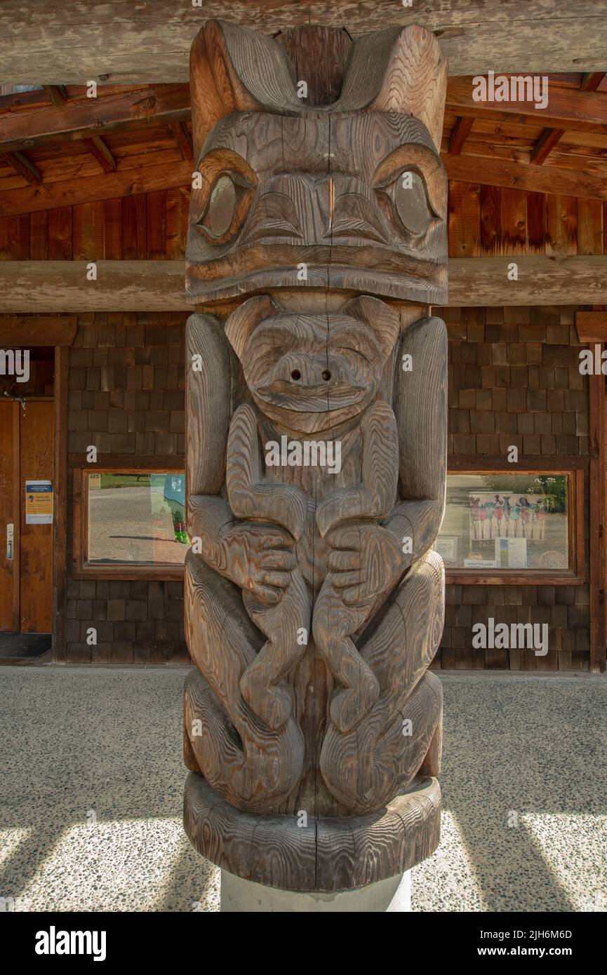 Totem Pole Columns, Pender Island Community Hall on North Pender Island, British Columbia, Canada Stock Photo