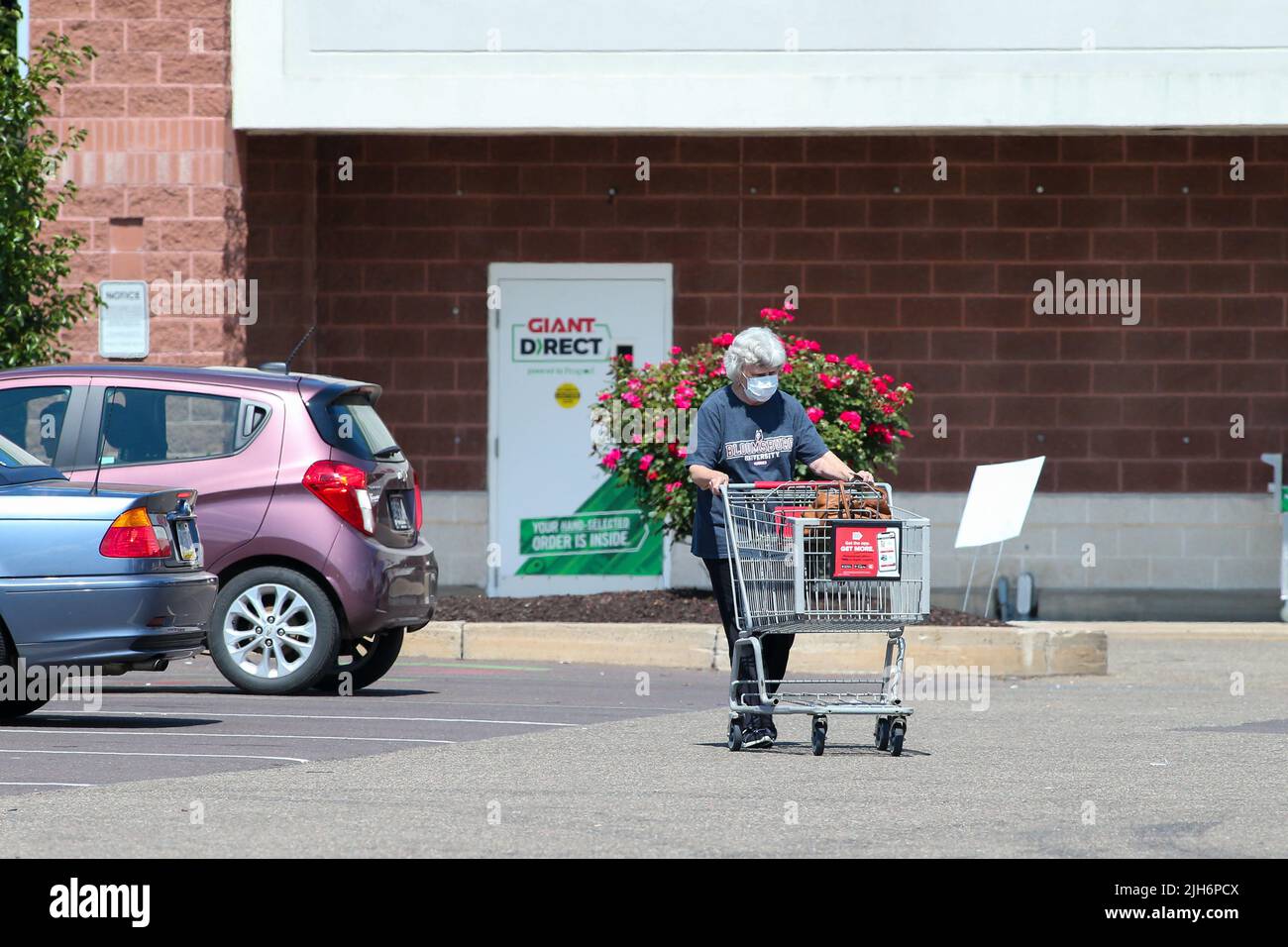 Jun 19, 2010 - Worcester, Massachusetts, U.S. - Walmart has installed wind  turbines in the parking lot area of their new store. (Credit Image: Â©  Nicolaus Czarnecki/NIcolaus Czarnecki/Zuma Press Stock Photo - Alamy