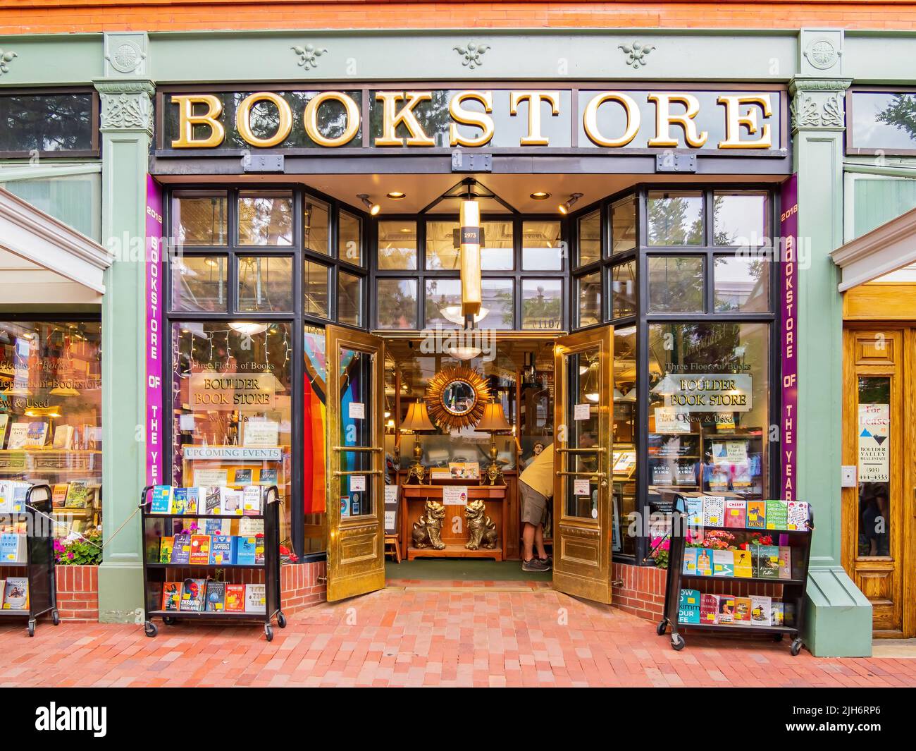 Colorado, JUL 2 2022 Daytime view of Boulder Book Store in Pearl Street Mall Stock Photo Alamy
