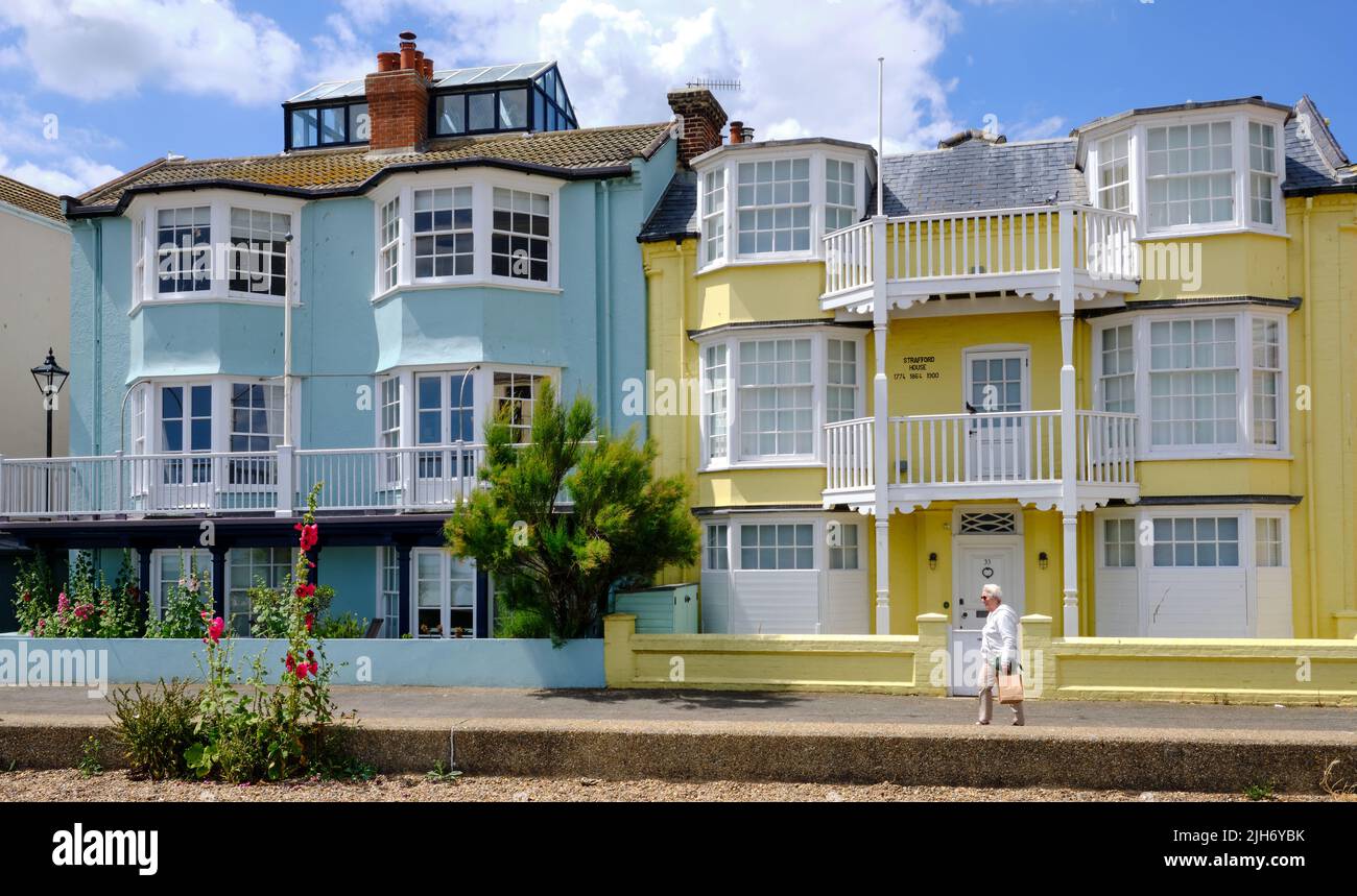 Kurt Hutton's house on Crag path Aldeburgh with passerby Stock Photo