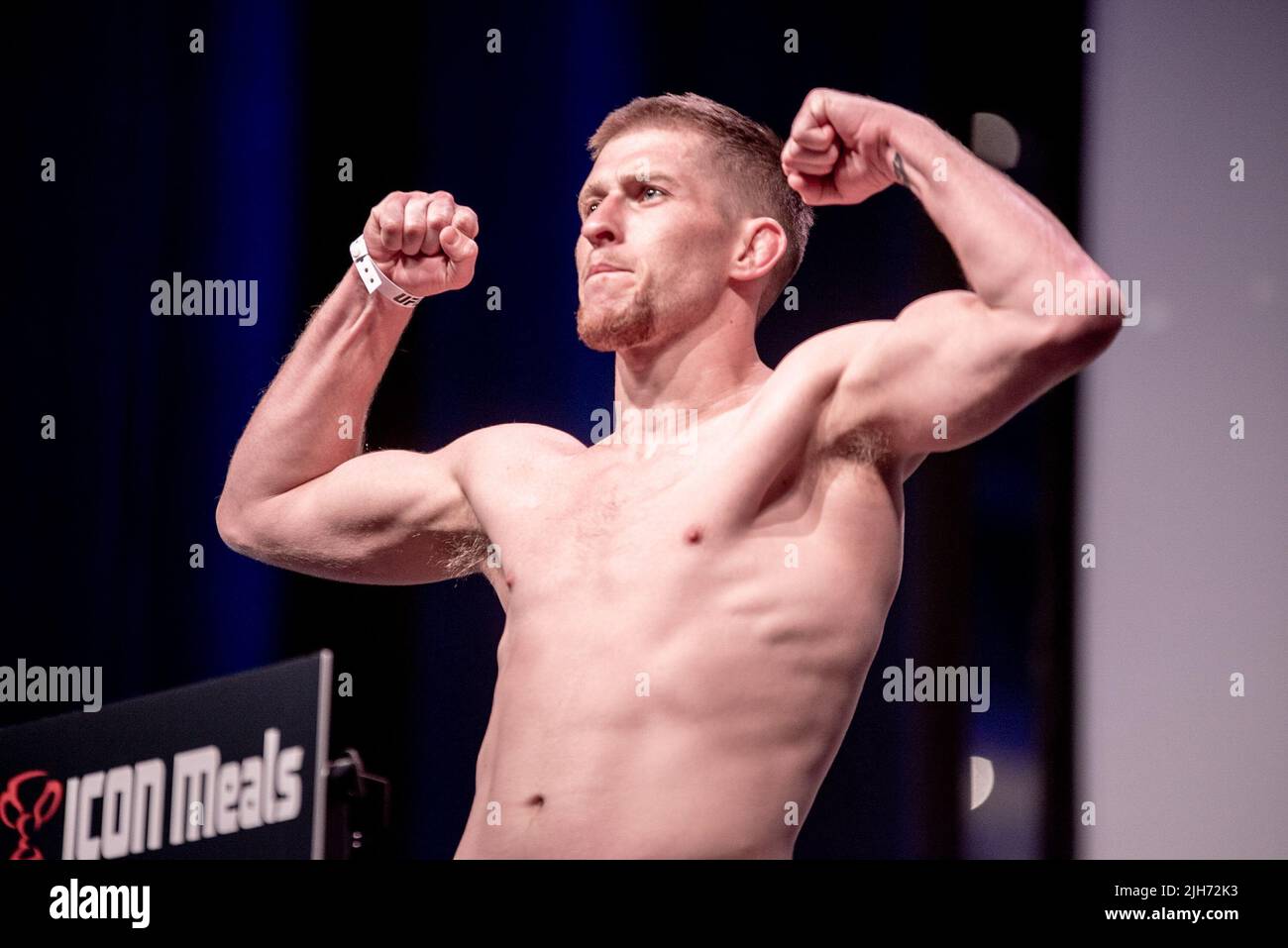 New York, USA. 15th July, 2022. LONG ISLAND, NEW YORK, NY - JULY 15: Jack Shore Stands on the scales ahead of his bout at UFC Fight Night: Ortega vs Rodriguez on July 16, 2022 in Long Island, New York, NY, United States. (Photo by Matt Davies/PxImages) Credit: Px Images/Alamy Live News Stock Photo