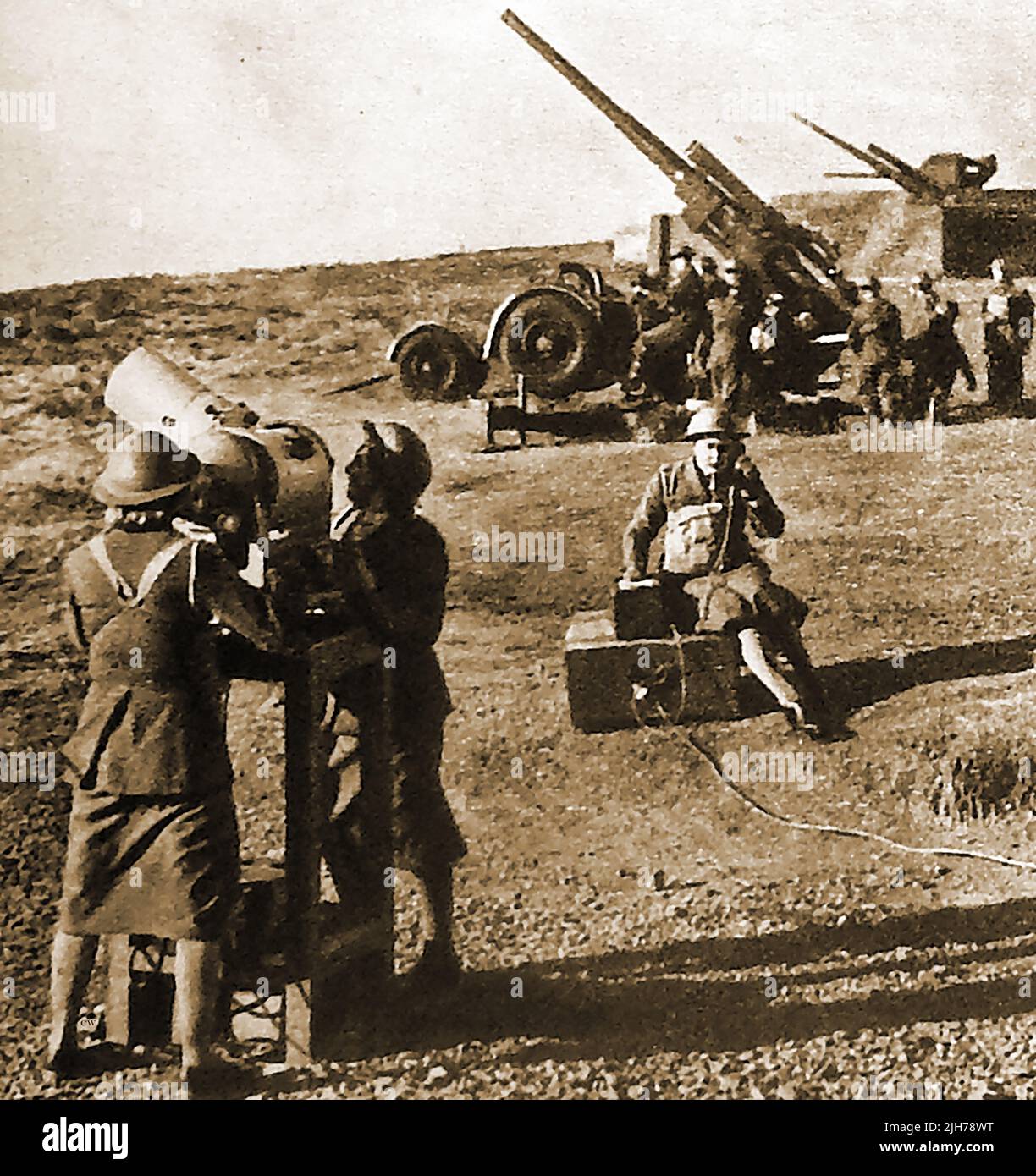 World war 2 , anti-aircraft precautions -- WWII - ATS girls checking accuracy with a Kine Theodolite.. Stock Photo