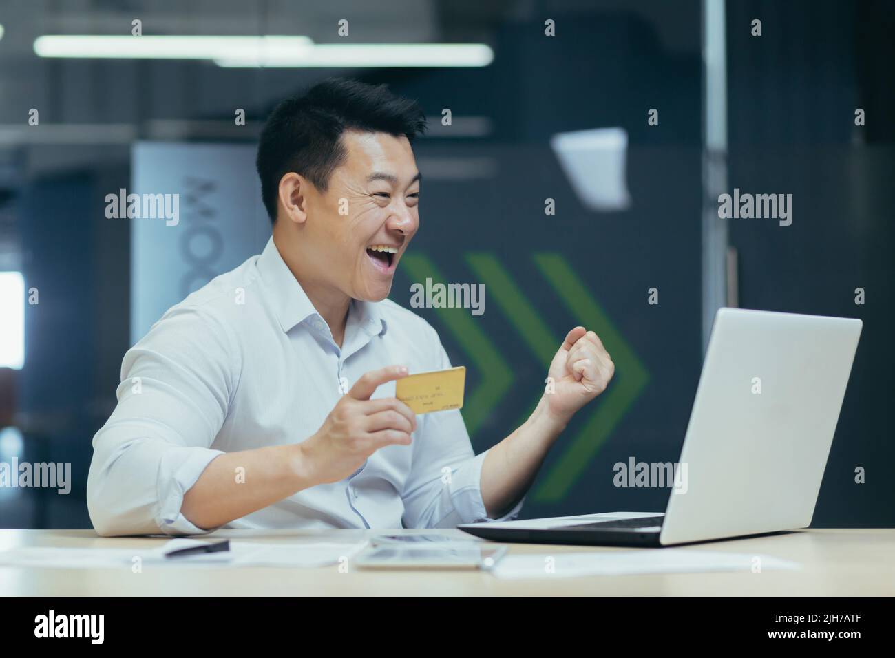 Income received hi-res stock photography and images - Alamy