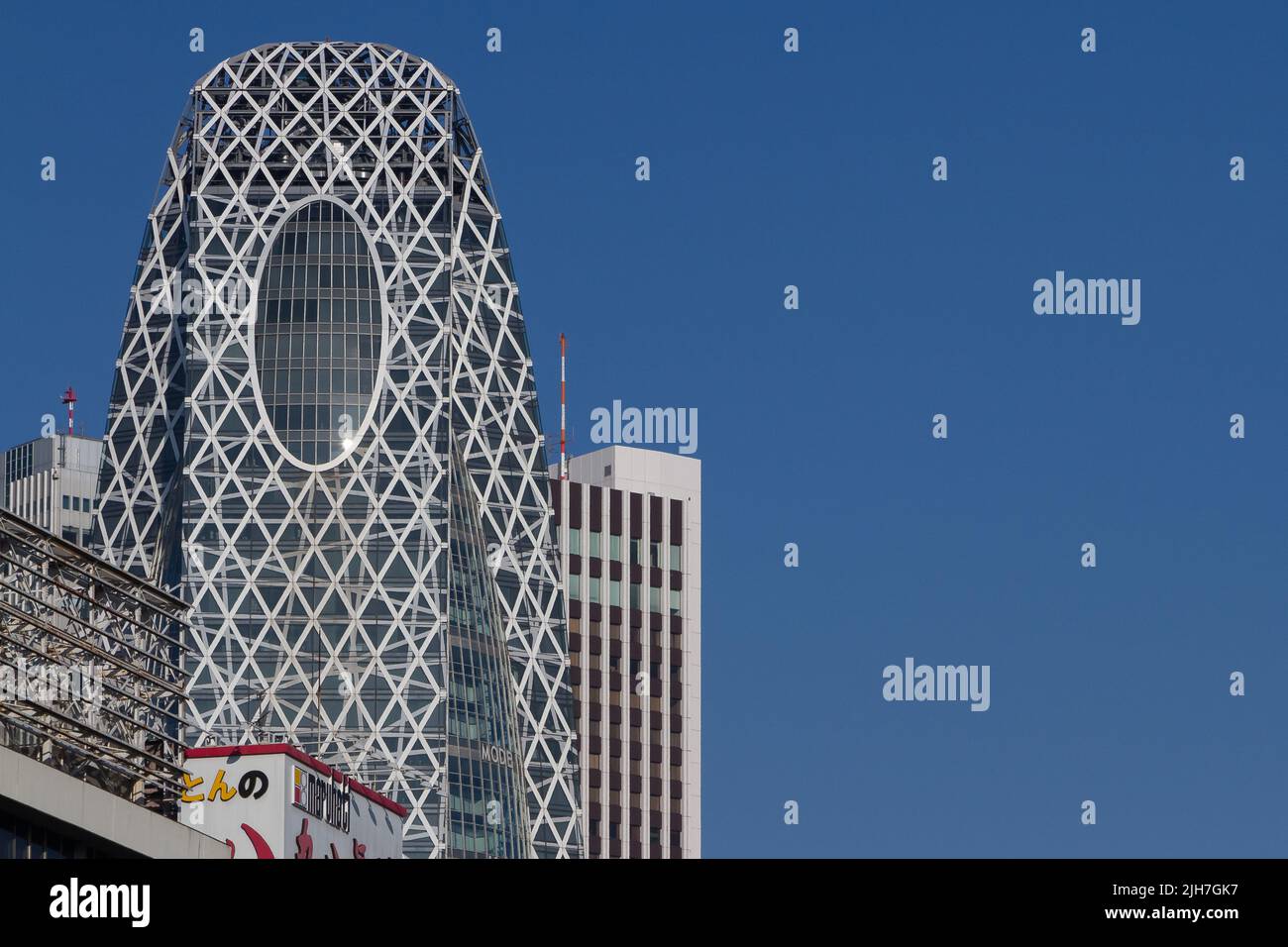 The distinctive architecture of the Mode Gakuen Cocoon Tower. Shinjuku, Tokyo, Japan. Stock Photo