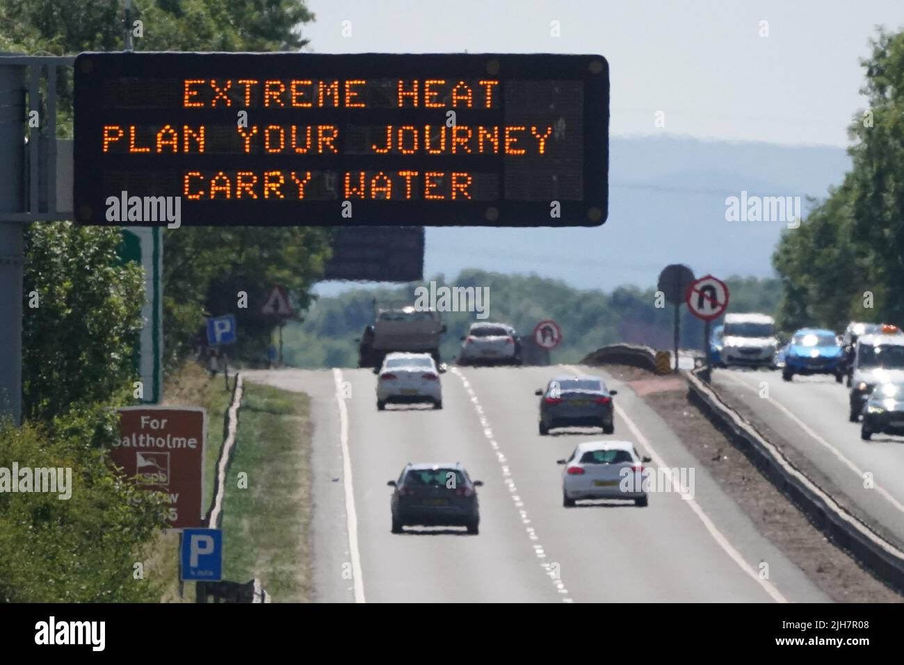 A matrix sign over the A19 road towards Teesside displays an extreme weather advisory as the UK braces for the upcoming heatwave. Picture date: Saturday July 16, 2022. Stock Photo