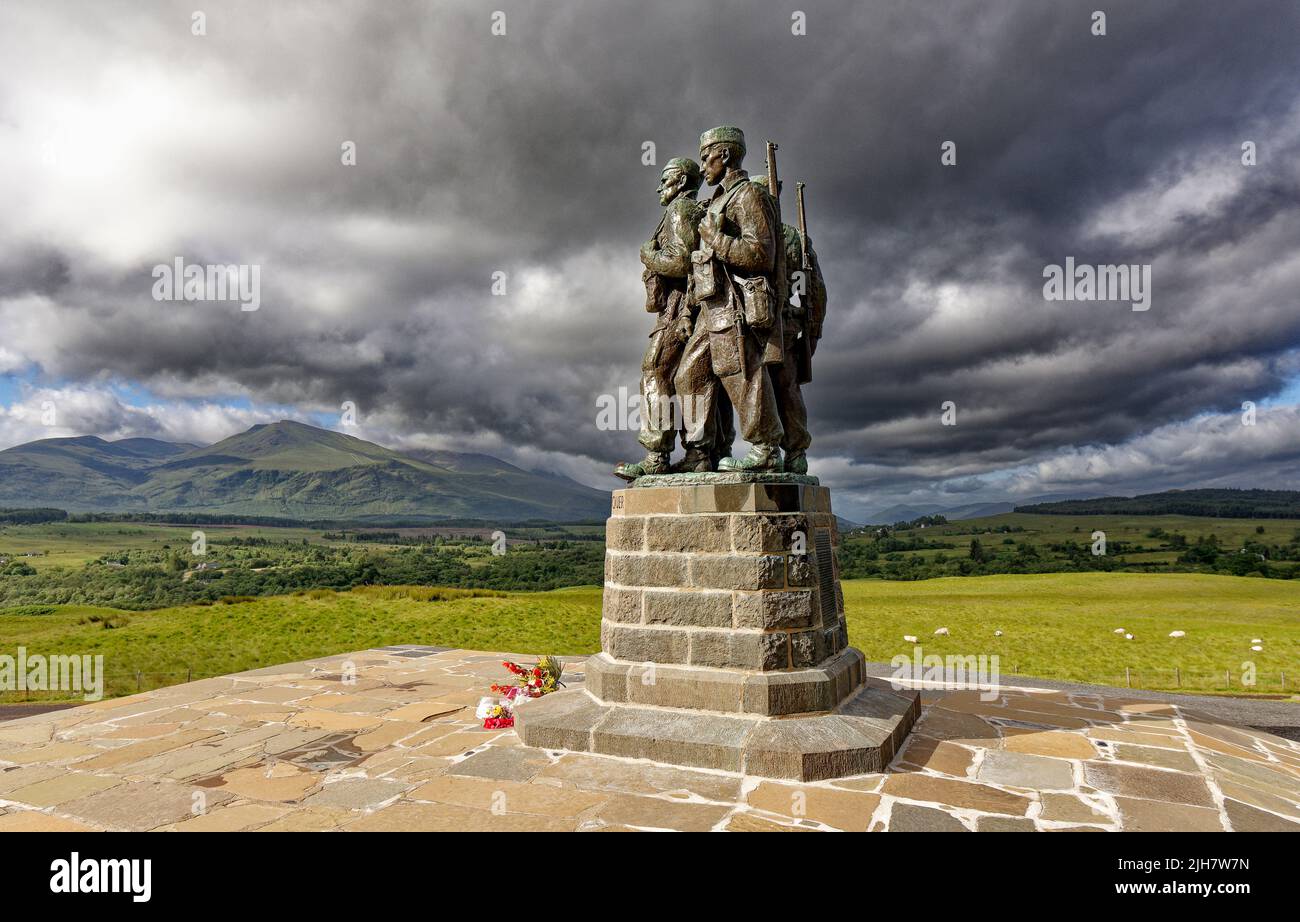 COMMANDO MEMORIAL SPEAN BRIDGE SCOTLAND ICONIC STATUE OVERLOOKING BEN