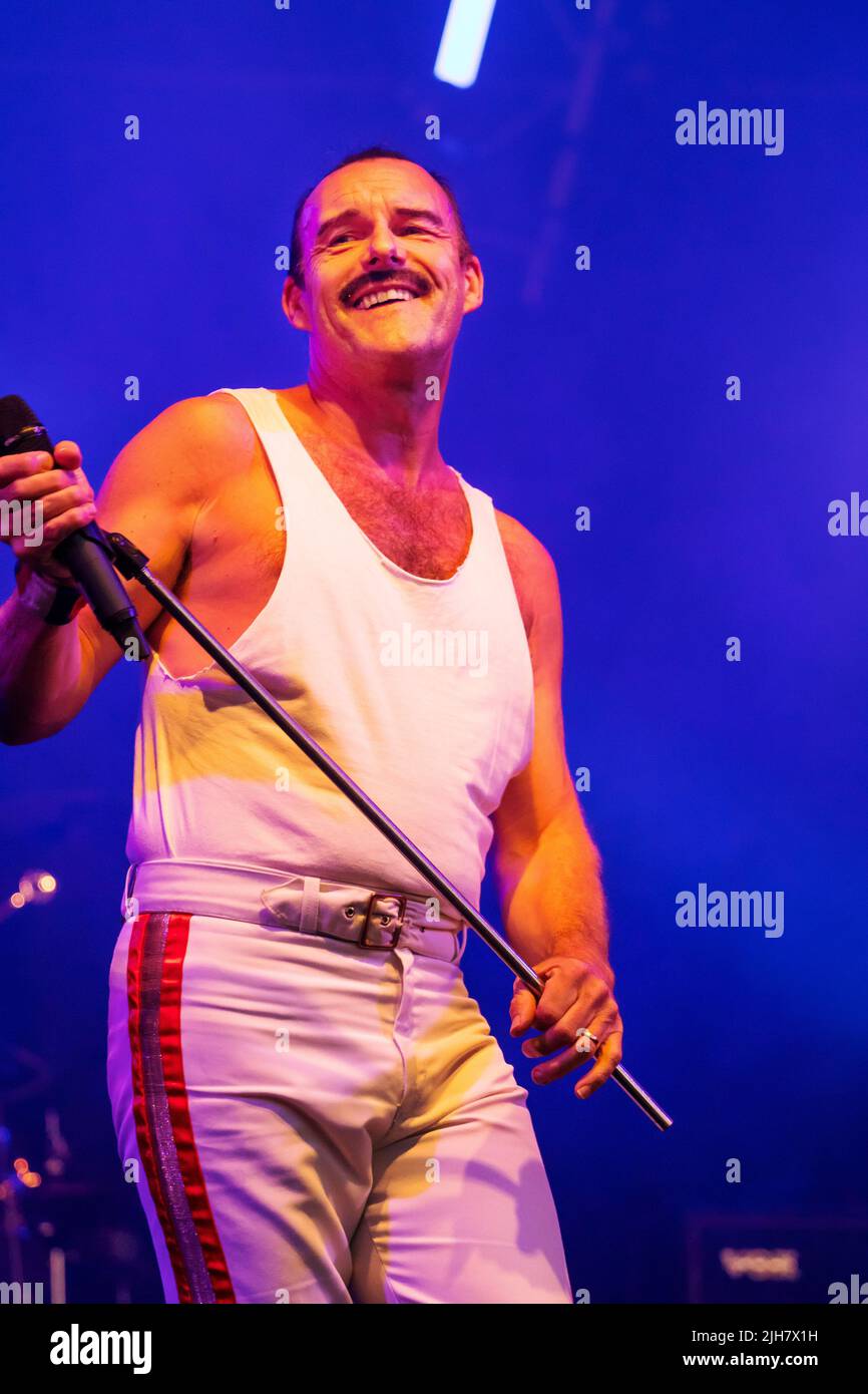Freddie mercury costume hi-res stock photography and images - Alamy
