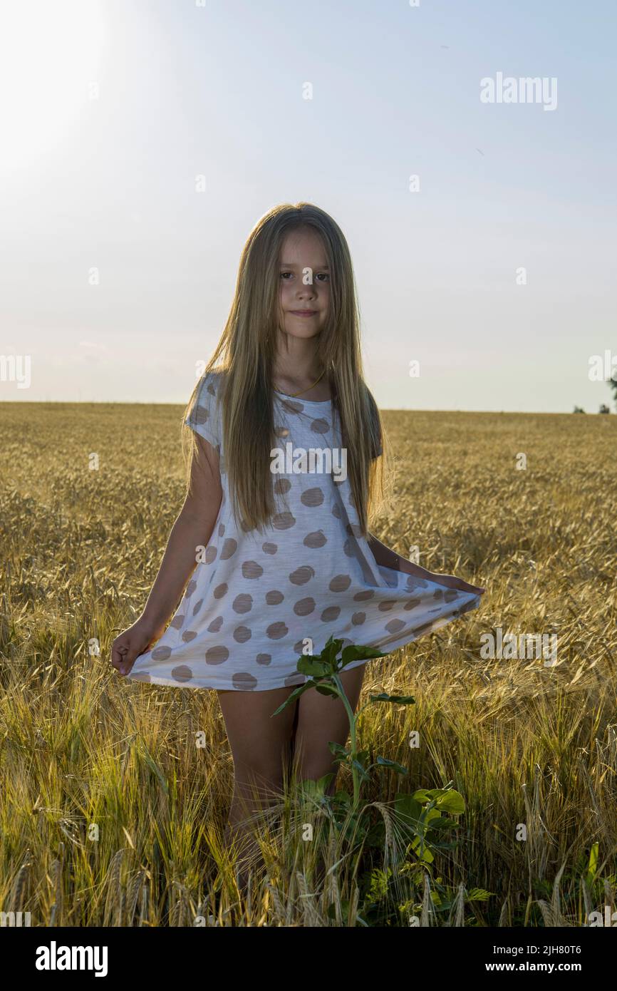 A little girl in a dress in a wheat field Stock Photo - Alamy