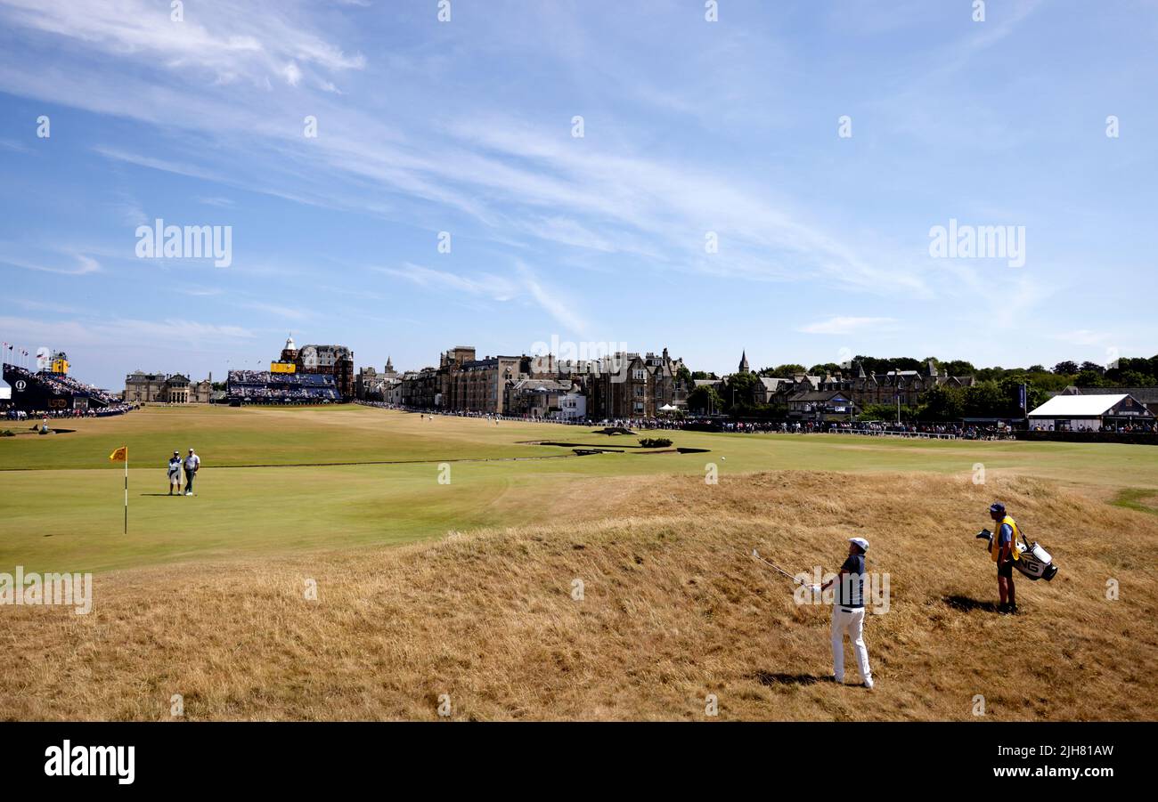 Ireland's David Carey chips from the rough onto the 1st green green during day three of The Open at the Old Course, St Andrews. Picture date: Saturday July 16, 2022. Stock Photo