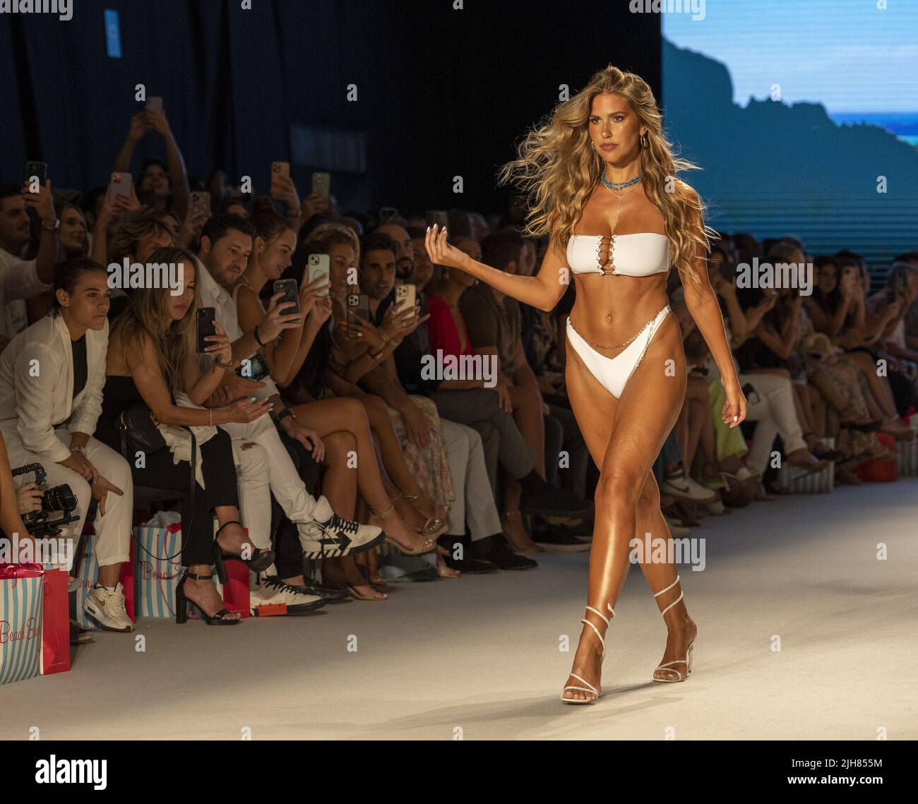 Swimsuit show hi-res stock photography and images - Page 14 - Alamy