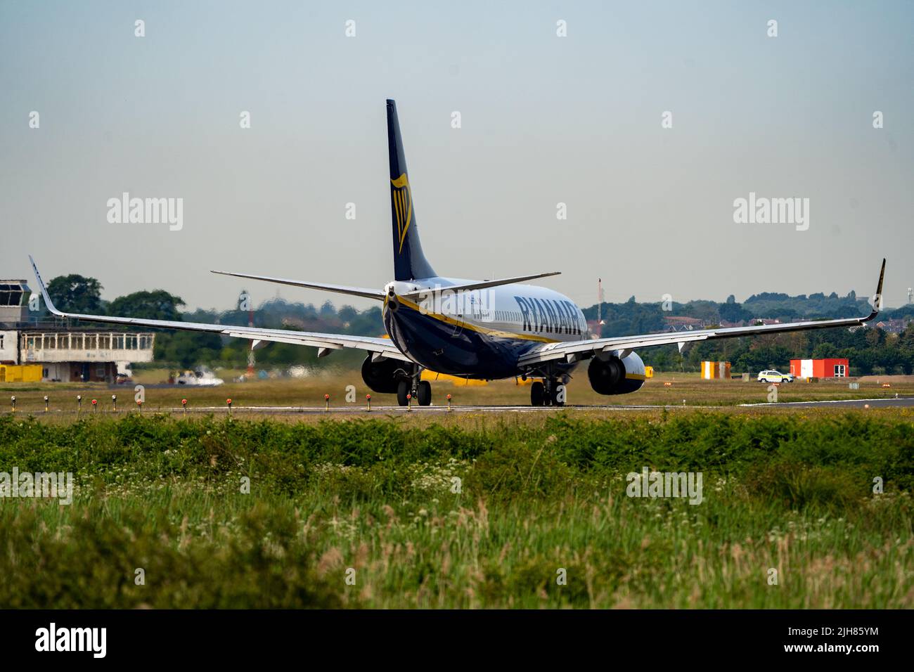 Ryanair Lined Up Runway 26 Bournemouth Airport Stock Photo Alamy