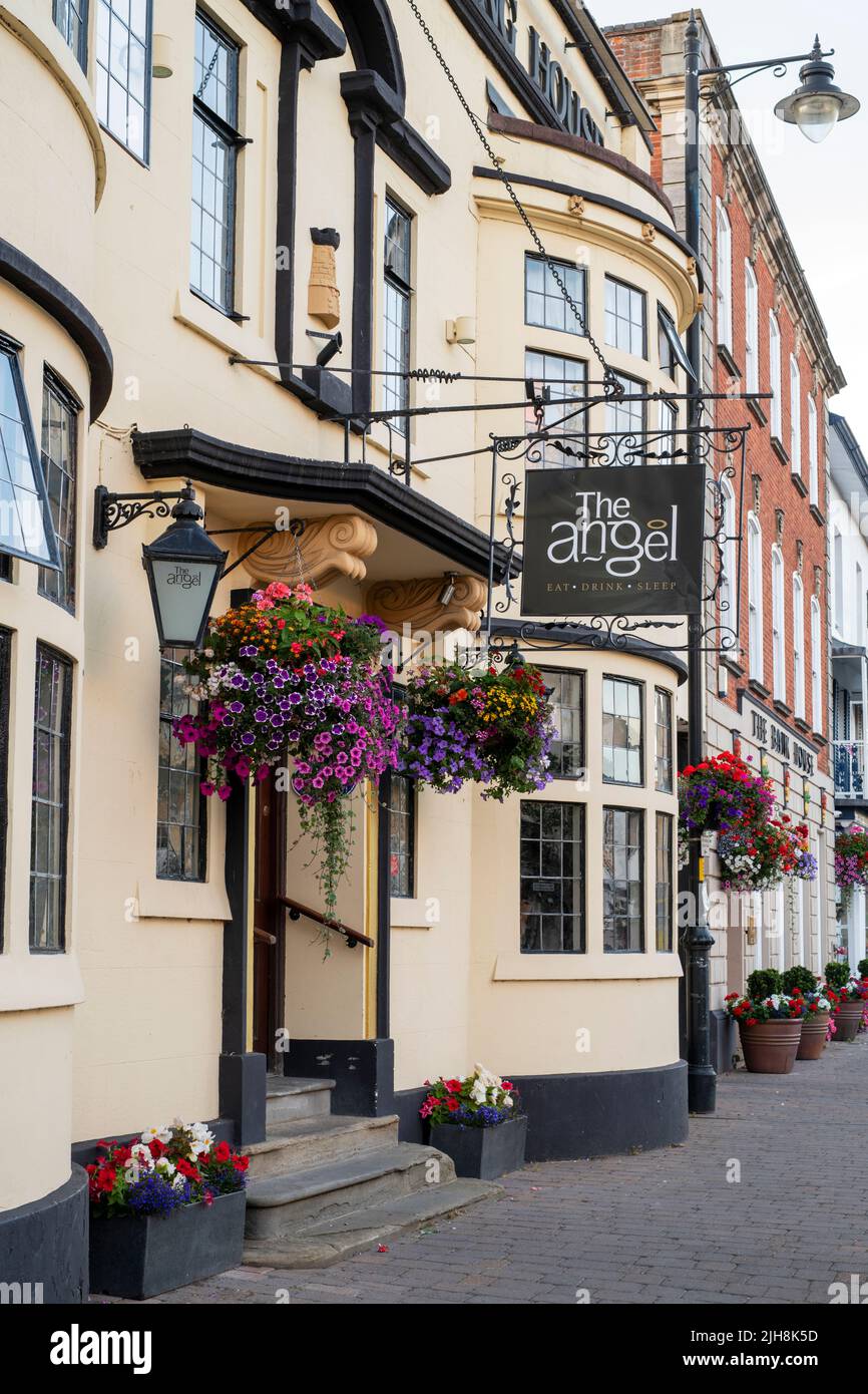 Hanging baskets of flowers on The Angel pub in the town of Pershore, Worcestershire, UK Stock Photo
