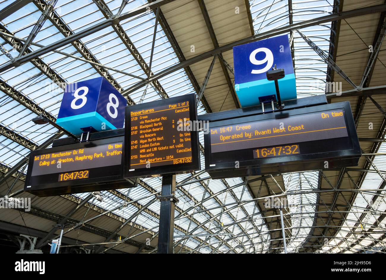 Train departures board liverpool street hires stock photography and