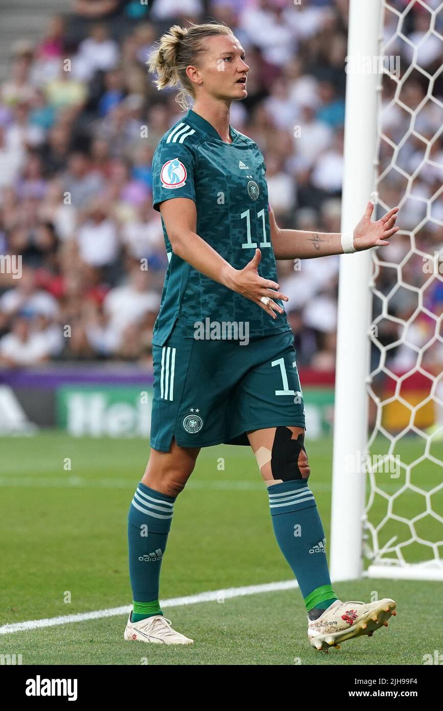 Germany's Alexandra Popp reacts after missing an attempt at goal during the UEFA Women's Euro 2022 Group B match at Stadium MK, Milton Keynes. Picture date: Saturday July 16, 2022. Stock Photo