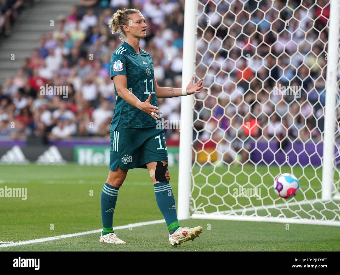 Germany's Alexandra Popp reacts after missing an attempt at goal during the UEFA Women's Euro 2022 Group B match at Stadium MK, Milton Keynes. Picture date: Saturday July 16, 2022. Stock Photo