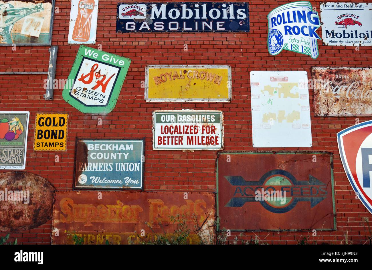Vintage road signs hi-res stock photography and images - Alamy