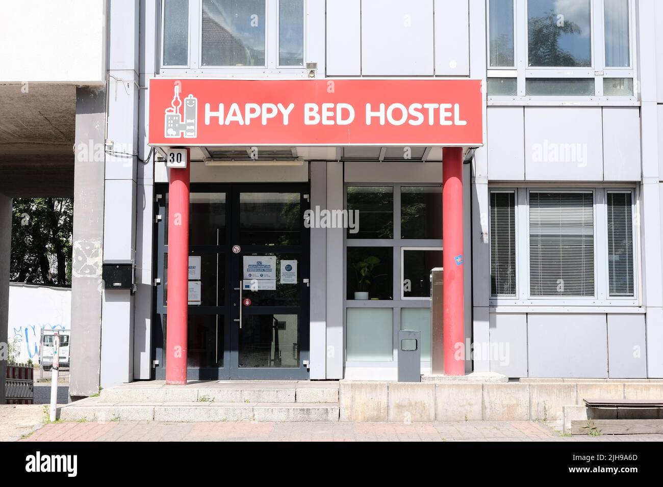 Berlin, Deutschland 11. juni 2022, Eingangsbereich des Happy Bed Hostel at the Hallesches Ufer Stock Photo
