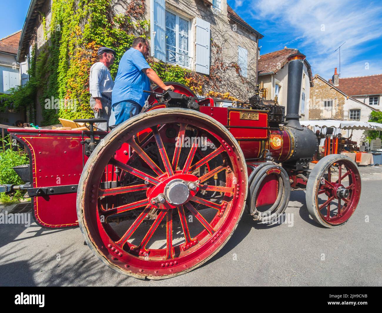 1931 Allchin 6 nhp General Purpose Engine 'Knapp' carrying passengers at street fair in Angles-sur-l'Anglin, Vienne (86), France. Stock Photo