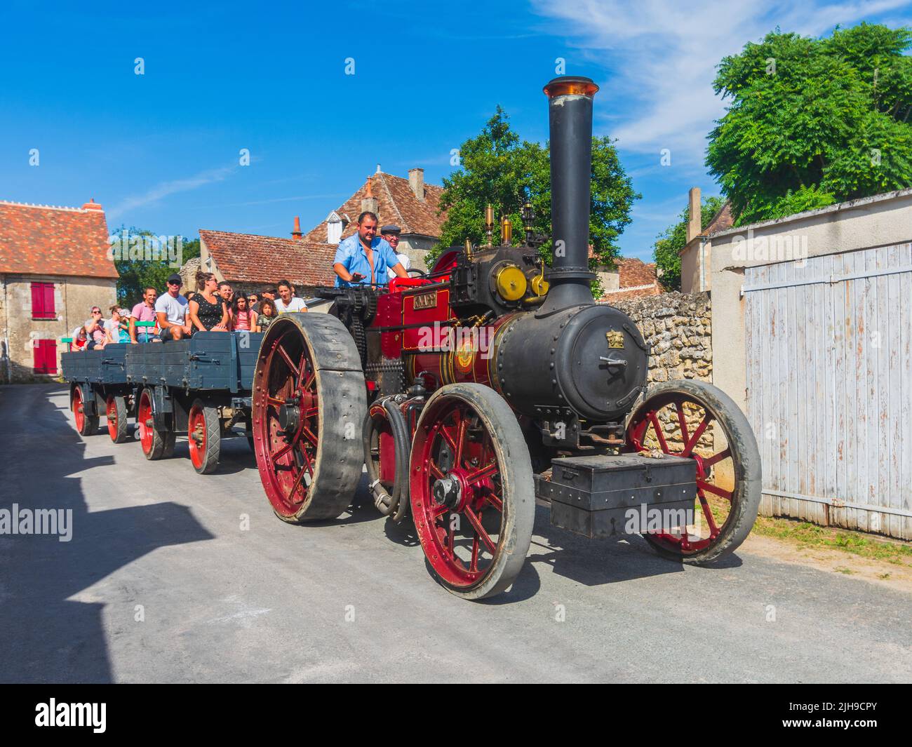 1931 Allchin 6 nhp General Purpose Engine 'Knapp' carrying passengers at street fair in Angles-sur-l'Anglin, Vienne (86), France. Stock Photo