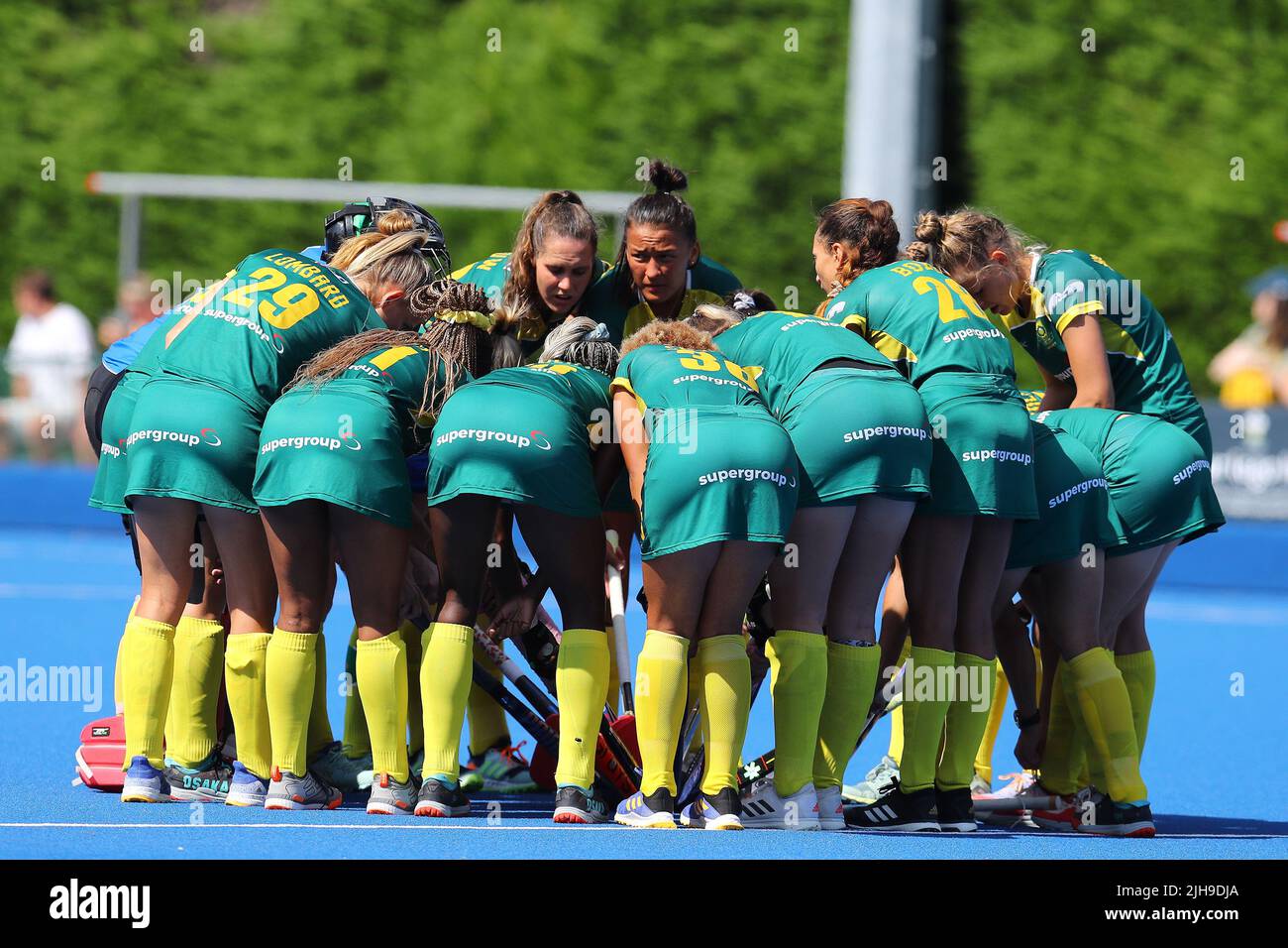 Cardiff, UK. 16th July, 2022. South Africa women's hockey team huddle before match. Wales v South Africa, Women's international hockey match at the National Hockey Centre, Sophia Gardens in Cardiff, South Wales on Saturday 16th July 2022. this image may only be used for Editorial . pic by Andrew Orchard/Andrew Orchard sports photography/Alamy Live news Credit: Andrew Orchard sports photography/Alamy Live News Stock Photo