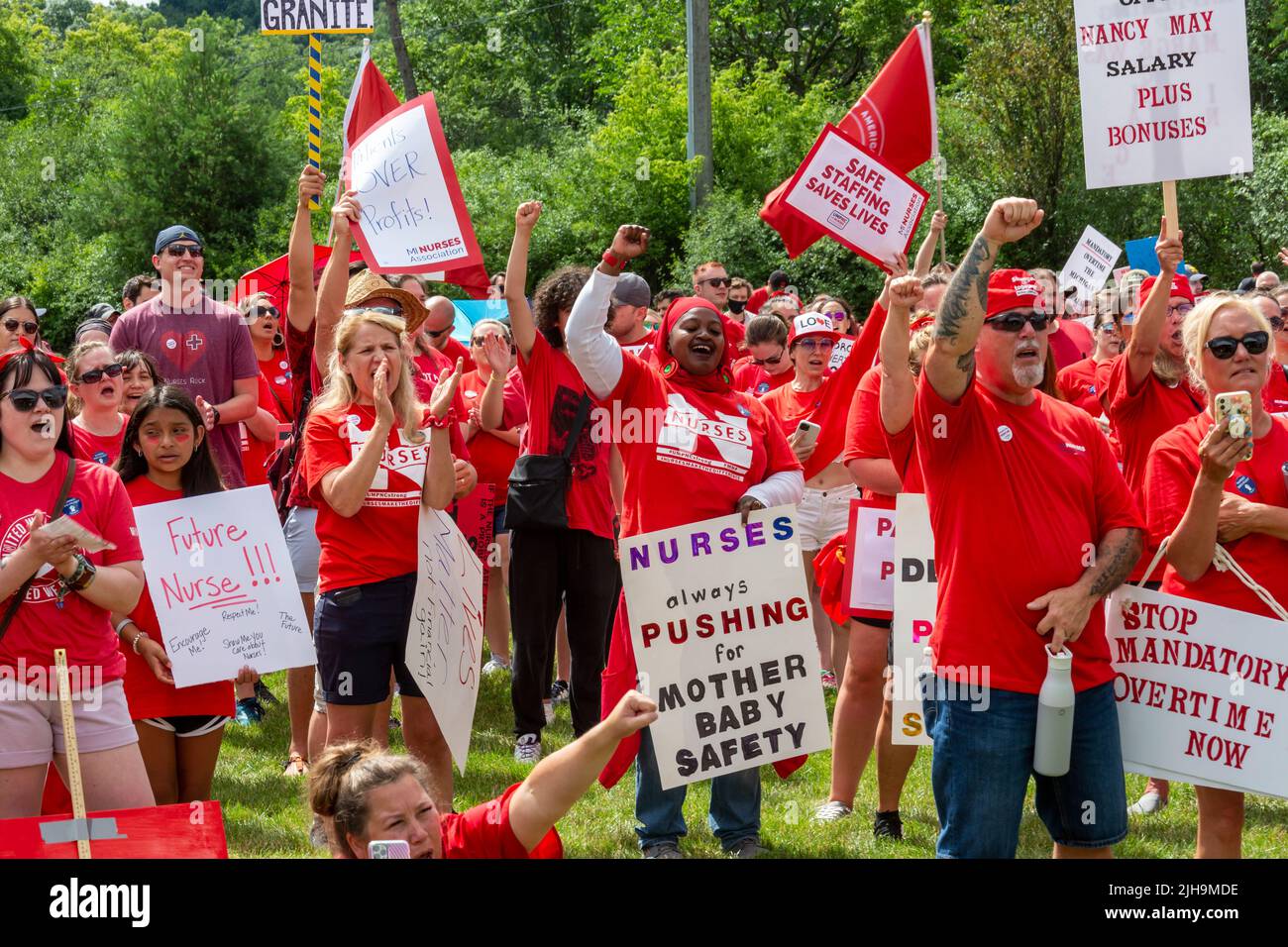 Ann Arbor, Michigan, USA. 16th July, 2022. More than a thousand nurses and community supporters picketed the University of Michigan hospital, protesting management's foot-dragging in union contract negotiations. The Michigan Nurses Association wants to eliminate mandatory overtime and improve working conditions nurses say adversely affect patient care. Credit: Jim West/Alamy Live News Stock Photo