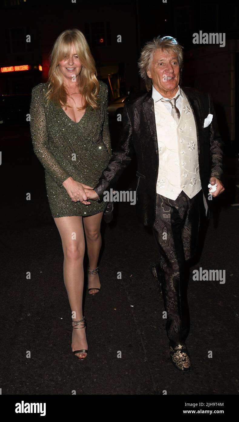 Celebrities at the Langan's Brasserie reopening party in London, United Kingdom Featuring: Rod Stewart and Penny Lancaster Where: London, United Kingdom When: 28 Oct 2021 Credit: Chris Saxon/WENN Stock Photo