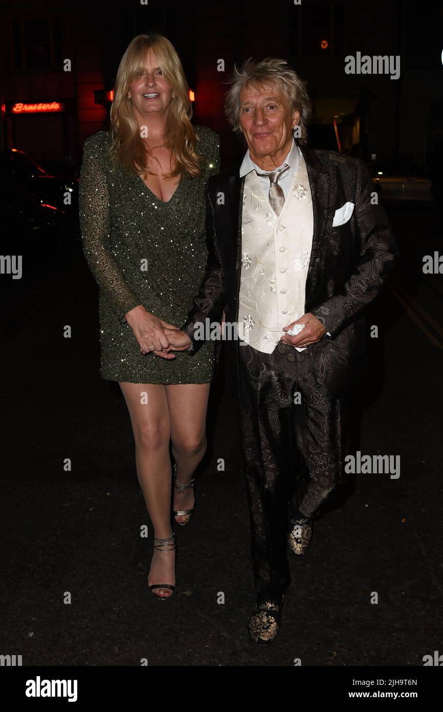 Celebrities at the Langan's Brasserie reopening party in London, United Kingdom Featuring: Rod Stewart and Penny Lancaster Where: London, United Kingdom When: 28 Oct 2021 Credit: Chris Saxon/WENN Stock Photo