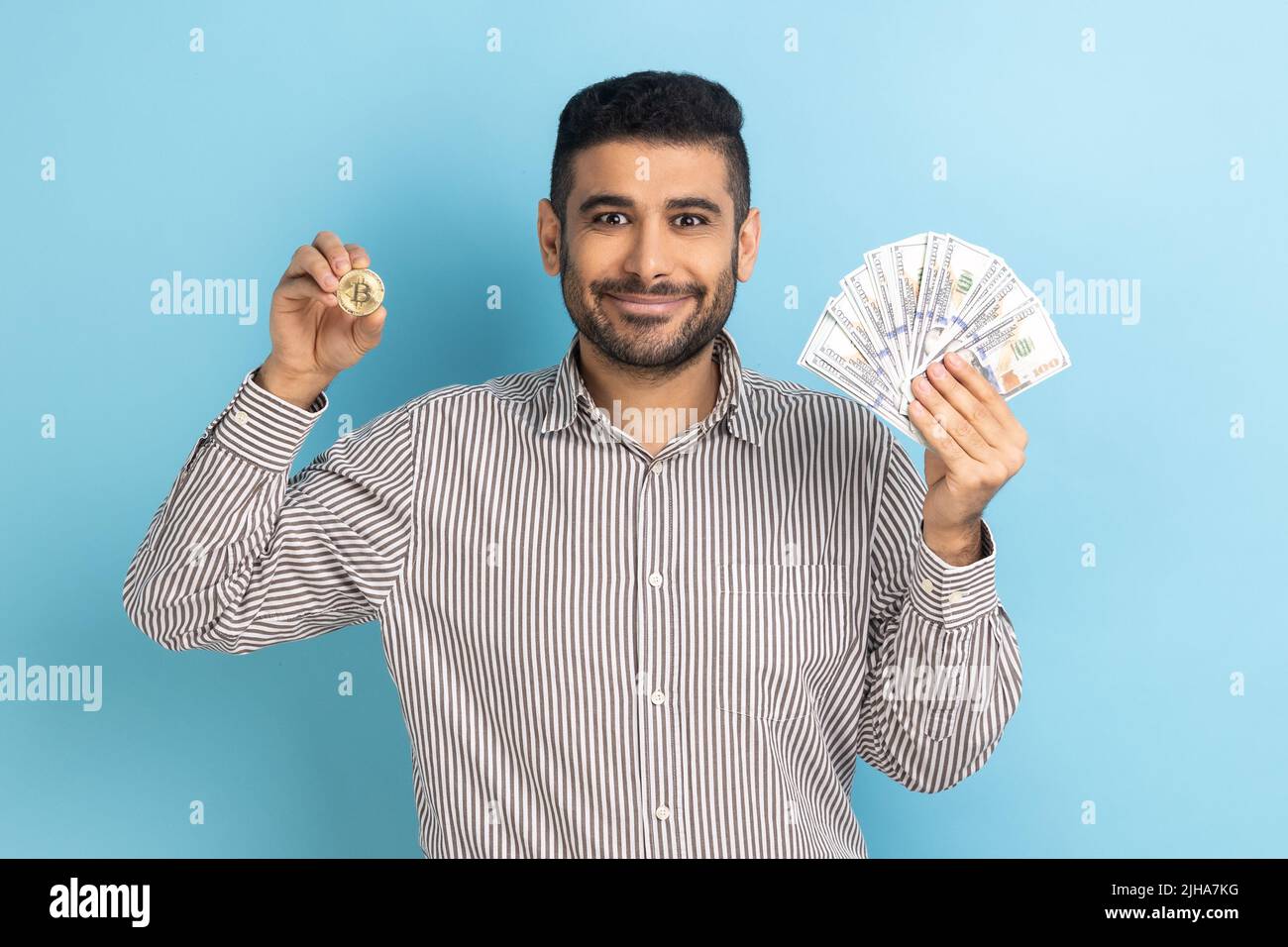 Transferring bitcoin hi-res stock photography and images - Alamy