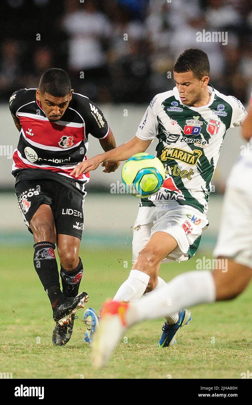 Recife, Brazil. 16th July, 2022. left) and right side Guilherme Lucena (Lagarto) during the match between Santa Cruz X Lagarto, valid for the fourteenth round of the first phase of the Brazilian Championship of the D 2022 series, held at the José do Rego Maciel Stadium, known as Estádio do Arruda, in Recife (PE), Brazil, this Saturday (16). Credit: Ricardo Fernandes/Spia Photo/FotoArena/Alamy Live News Stock Photo